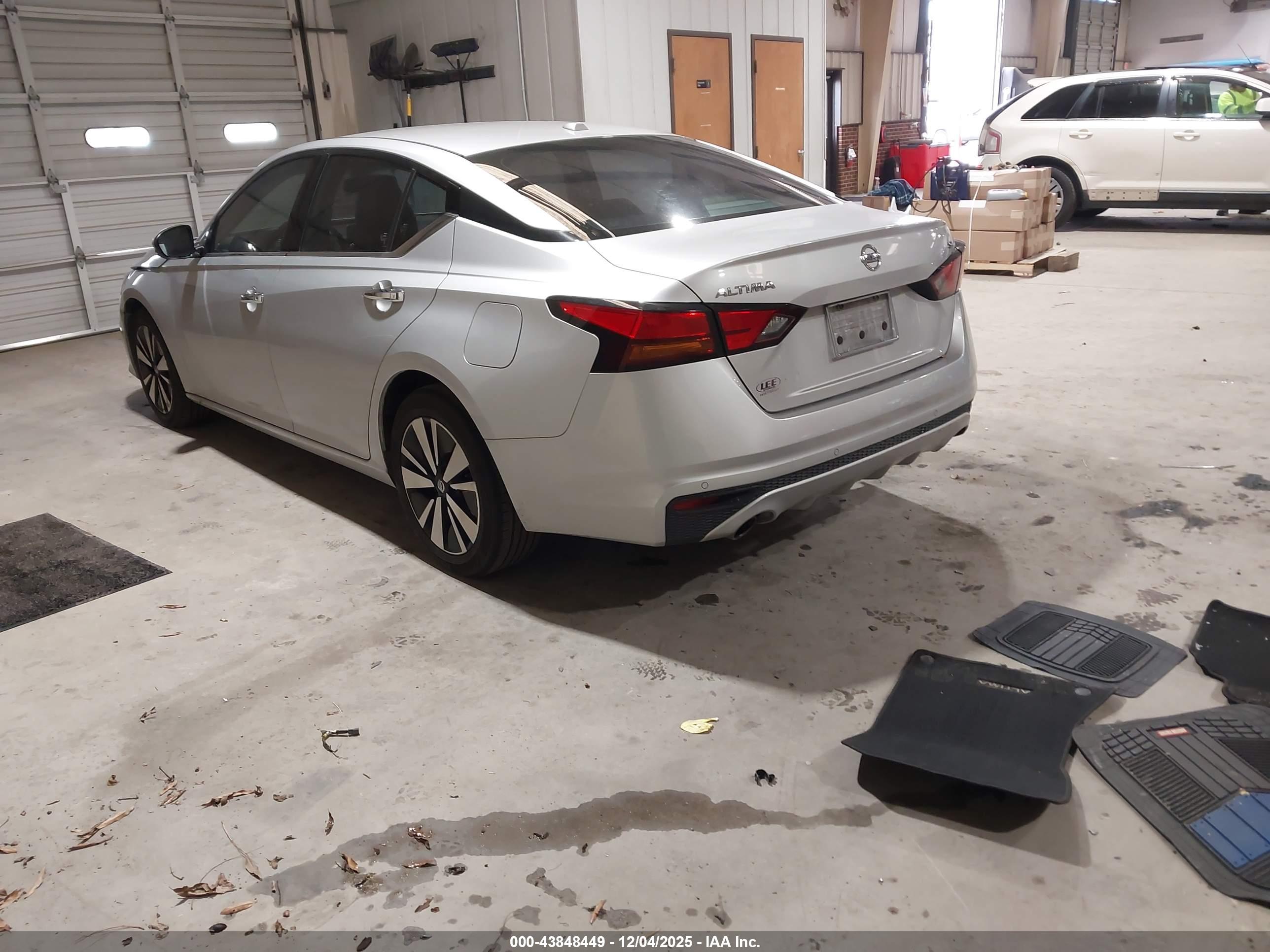 NISSAN ALTIMA image 3