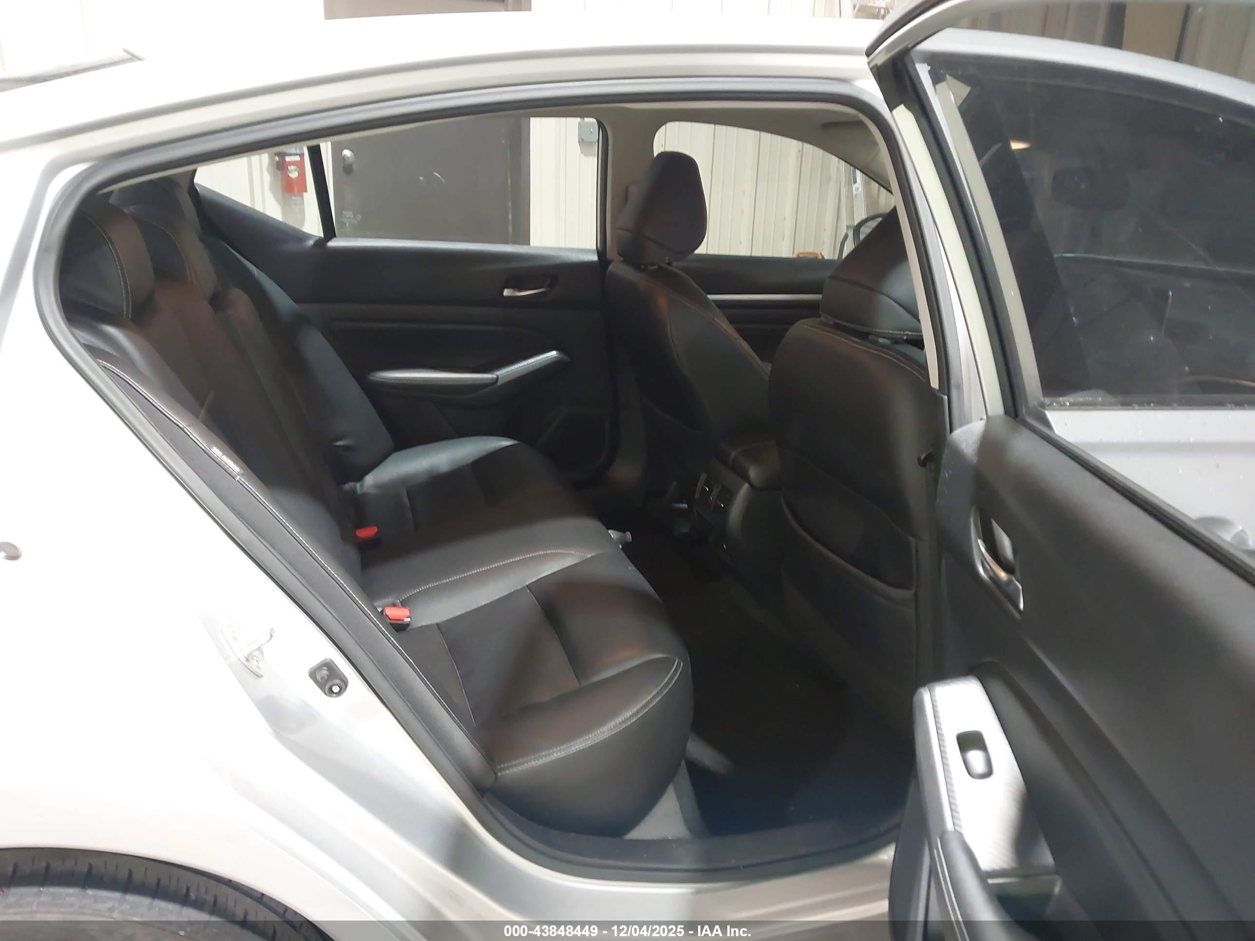 NISSAN ALTIMA image 8
