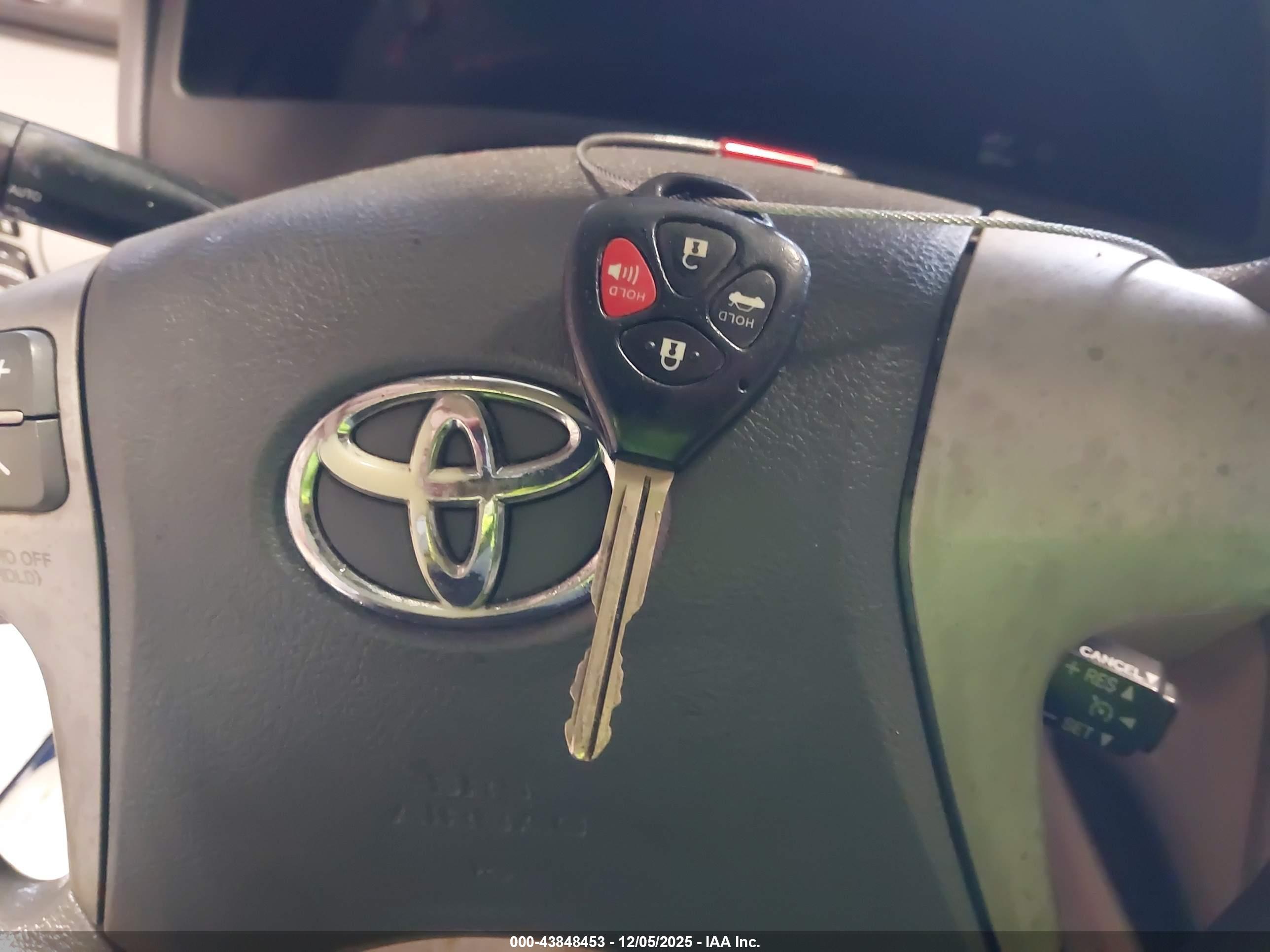 TOYOTA CAMRY image 11