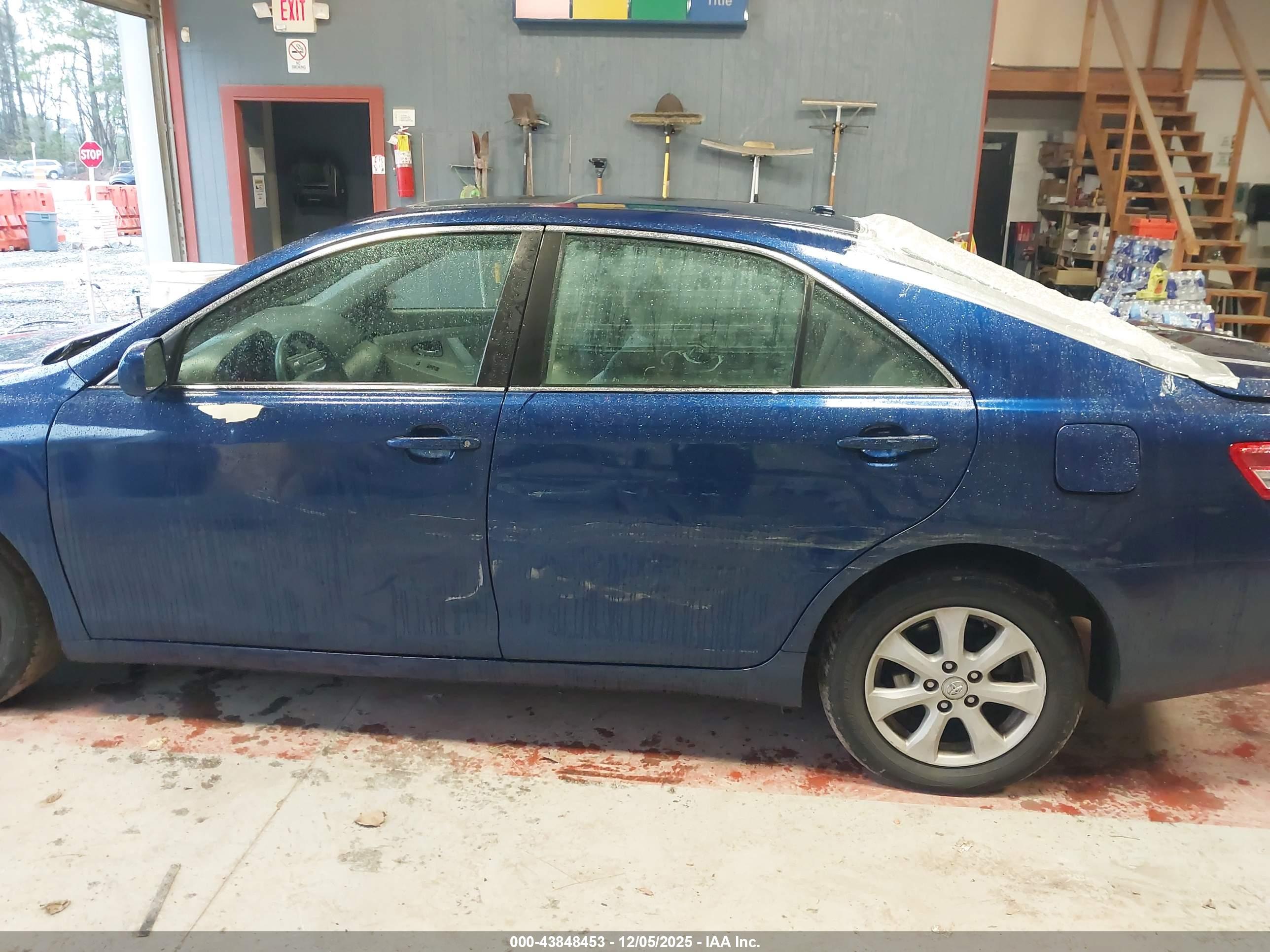 TOYOTA CAMRY image 6