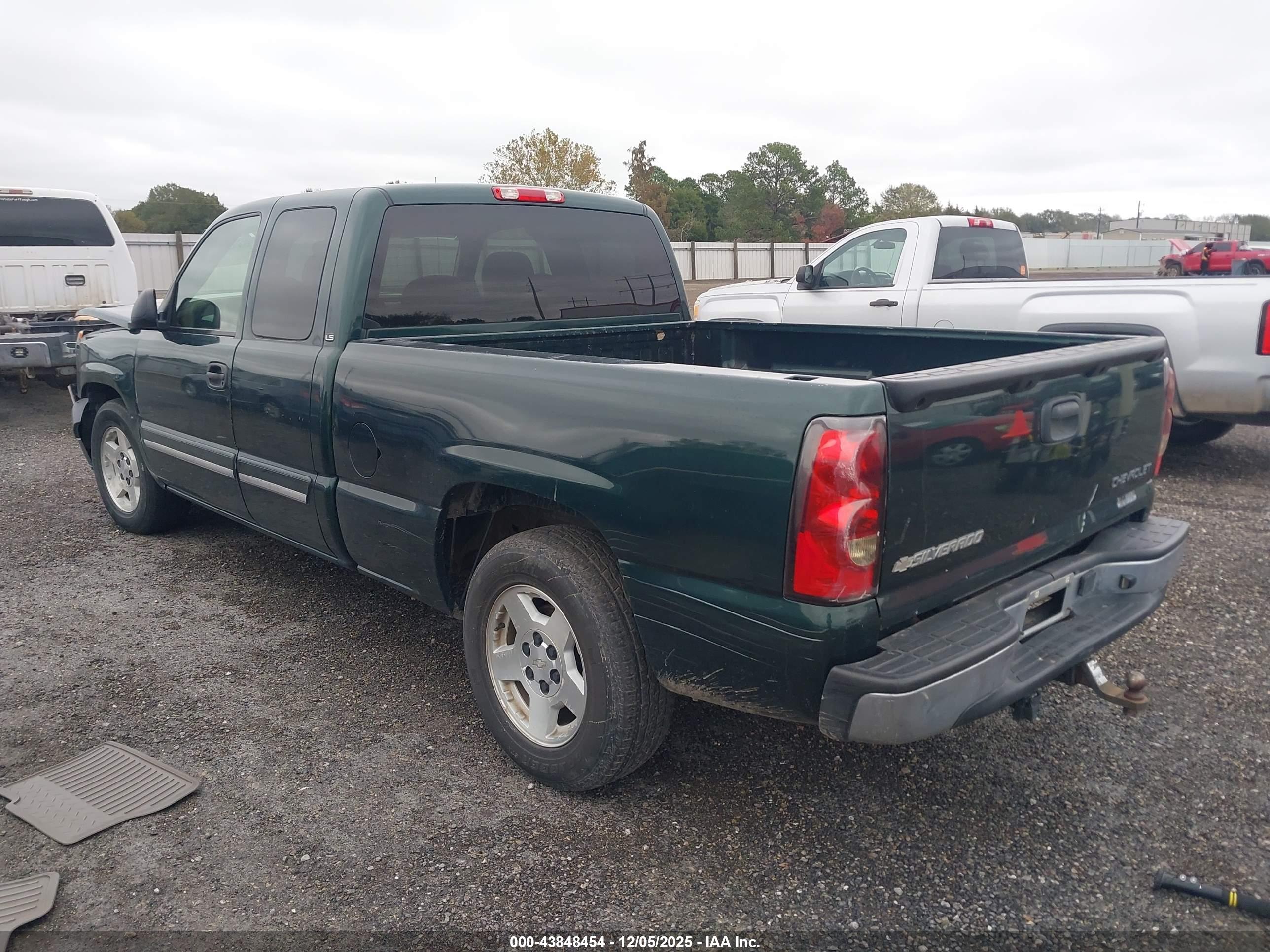 CHEVROLET SILVERADO image 3