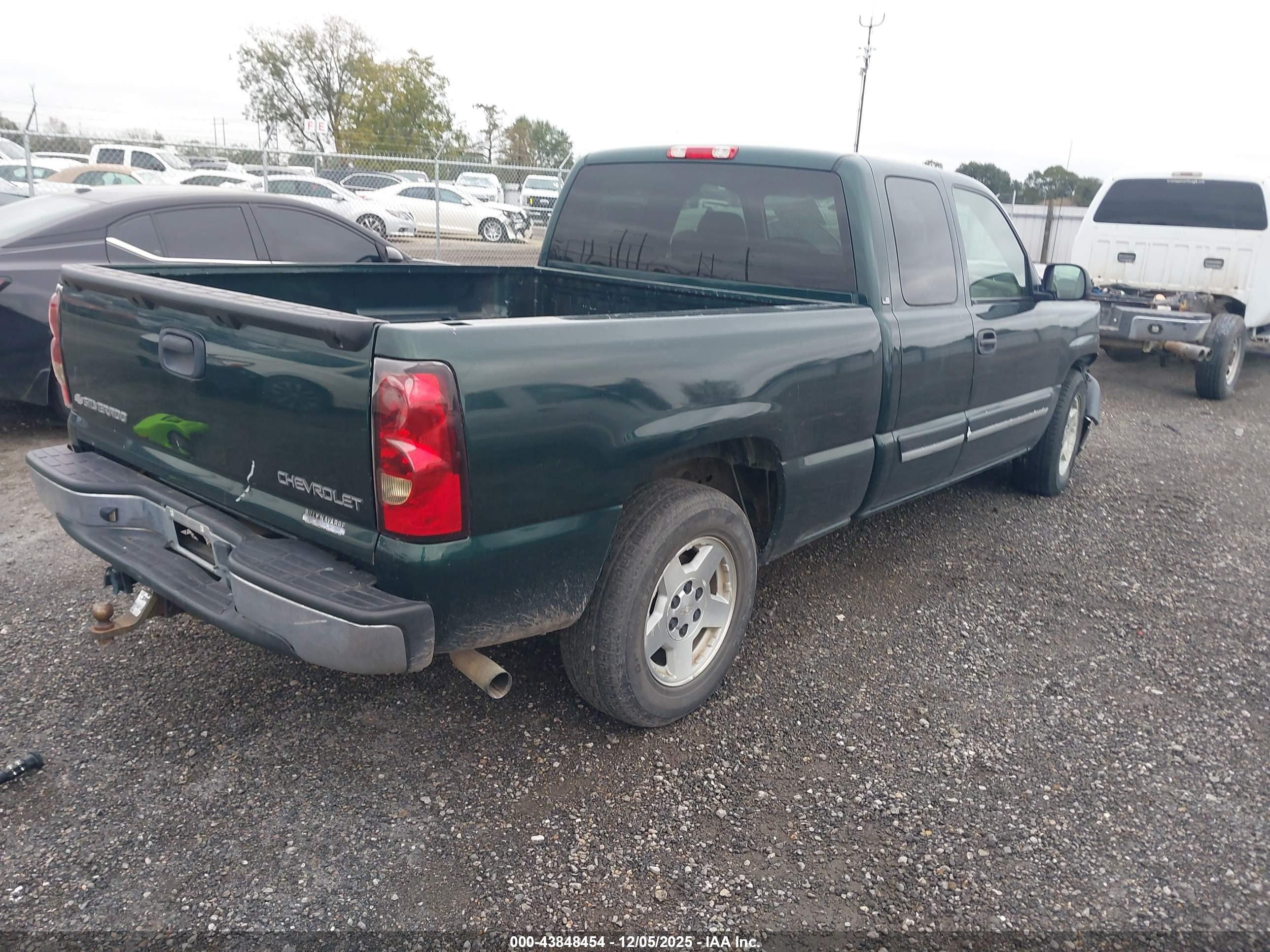 CHEVROLET SILVERADO image 4