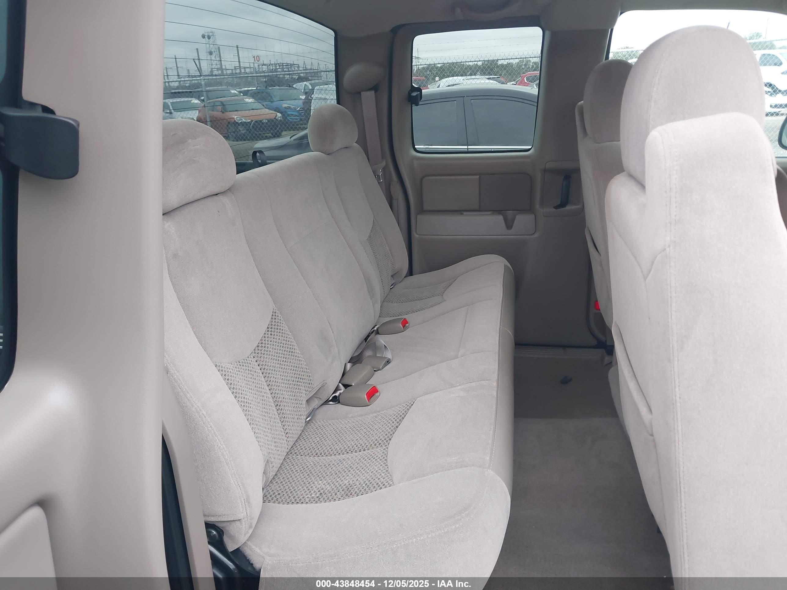CHEVROLET SILVERADO image 8