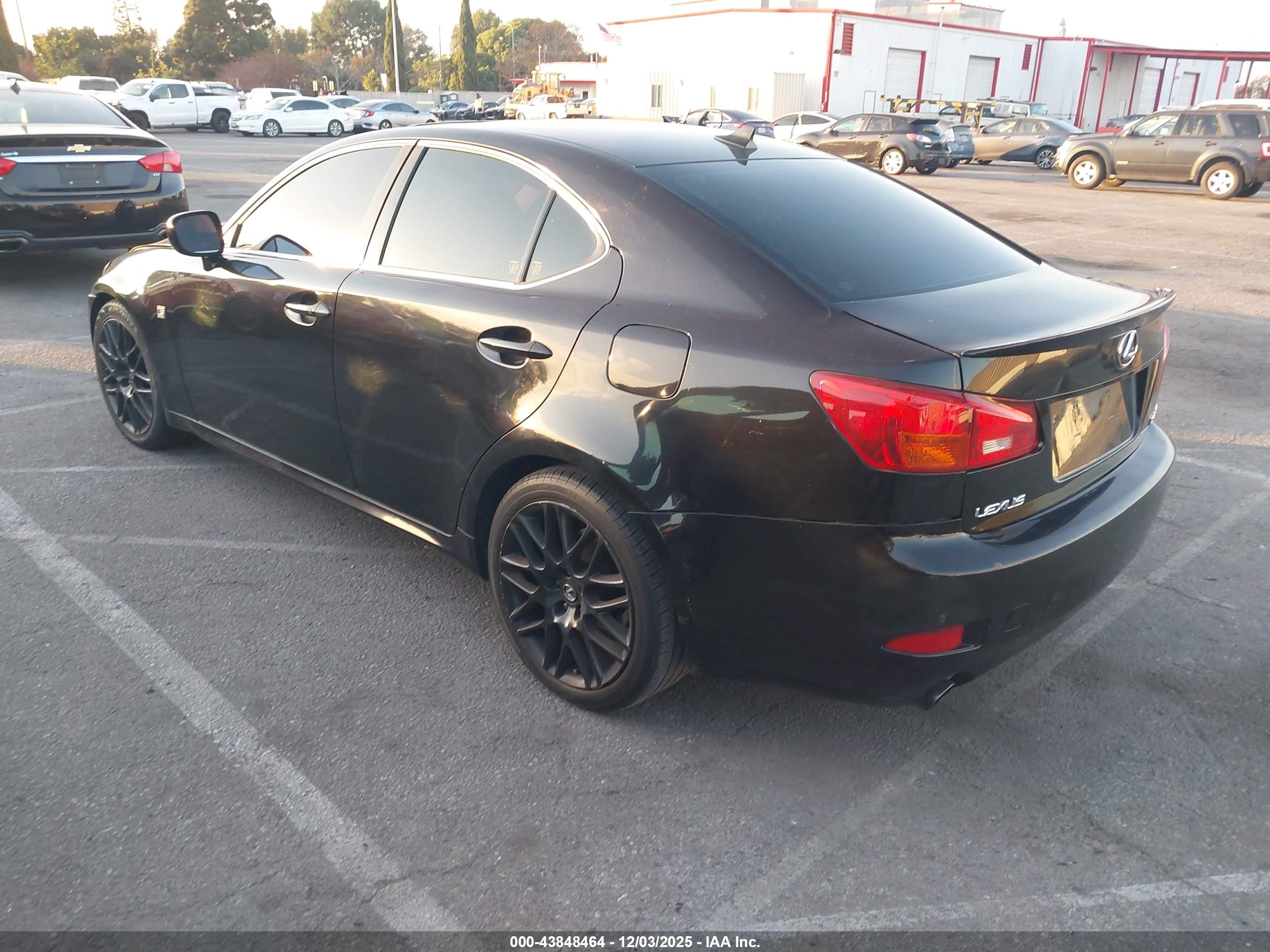 LEXUS IS image 3