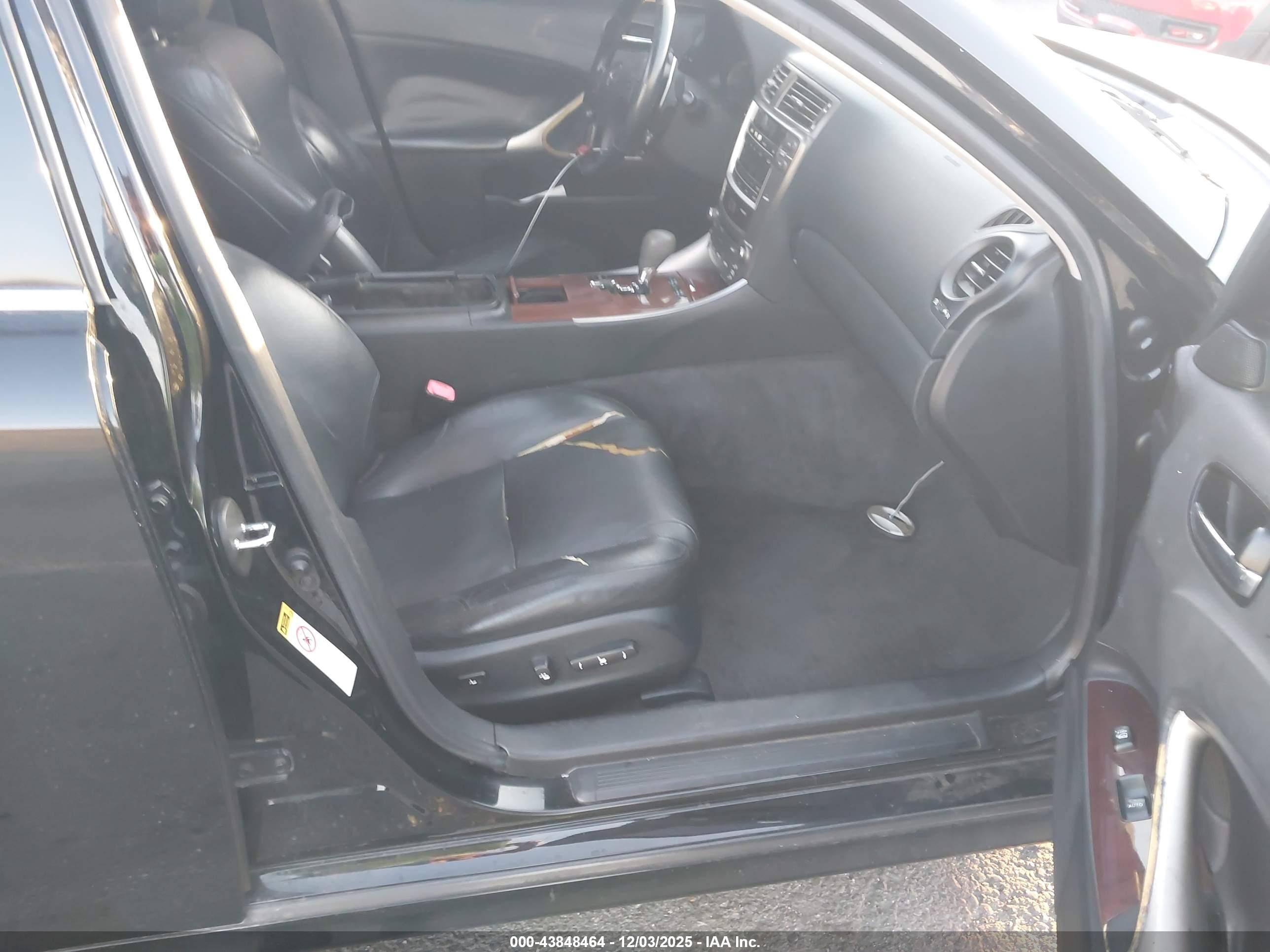 LEXUS IS image 5