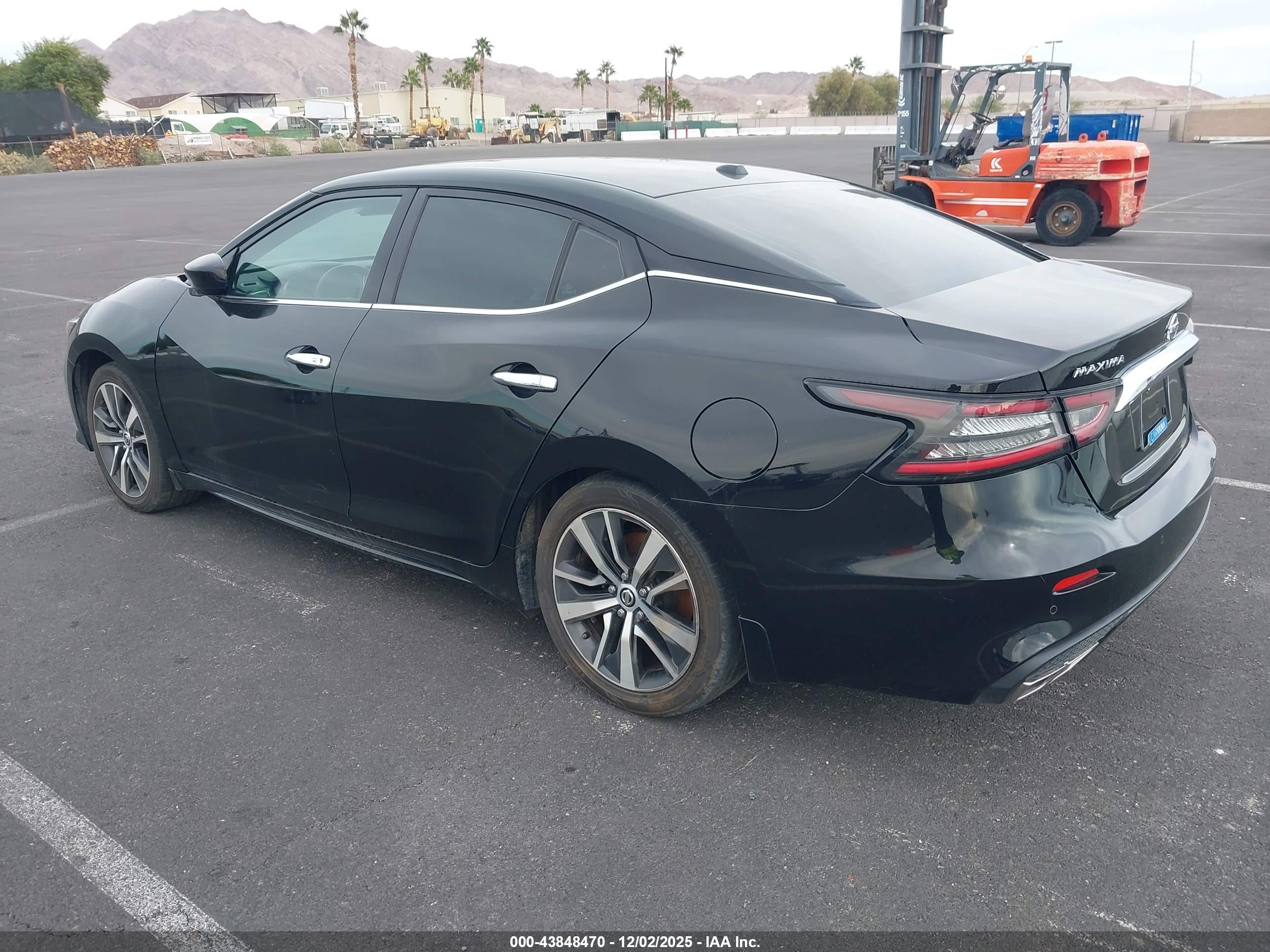NISSAN MAXIMA image 3