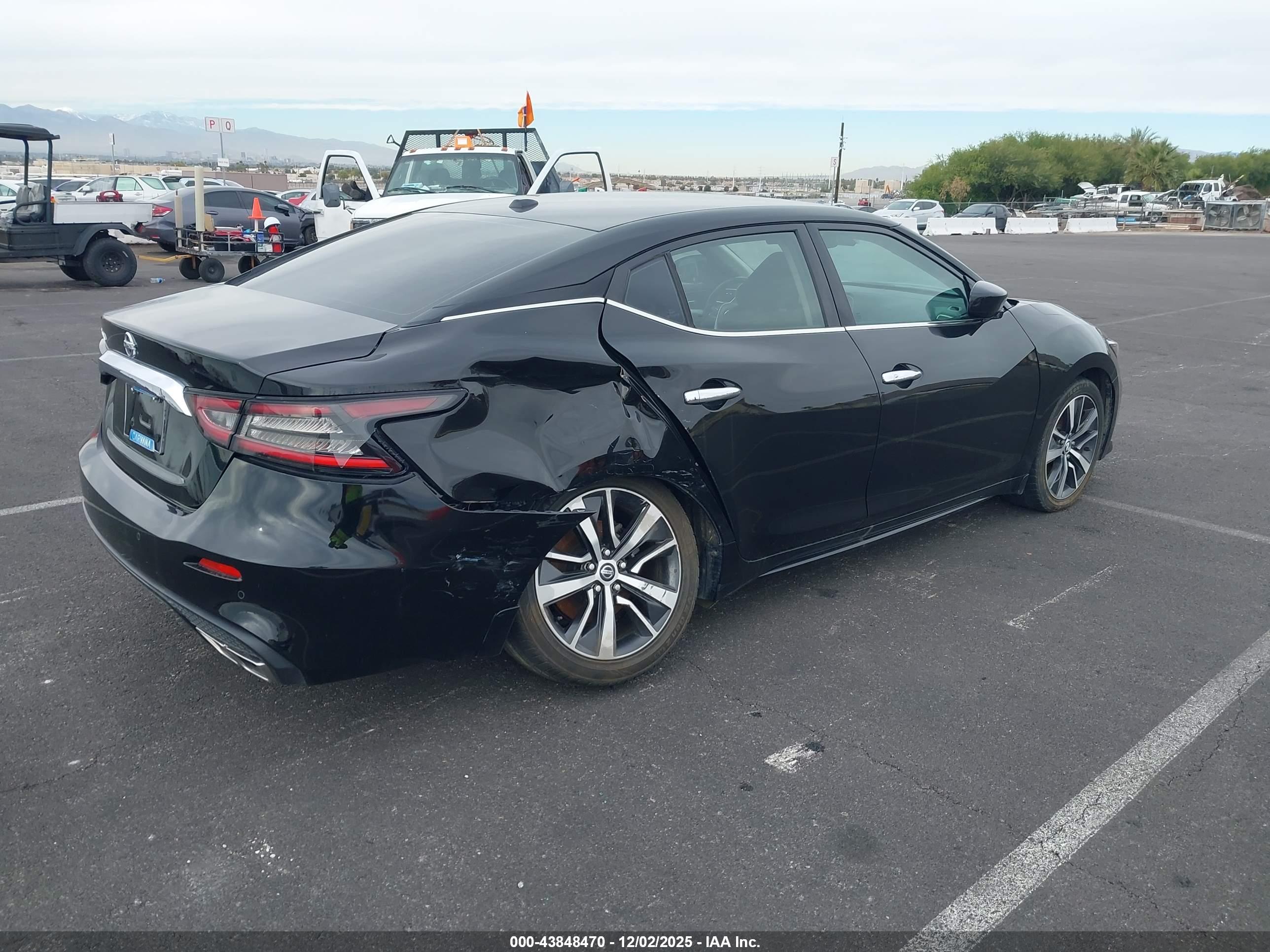 NISSAN MAXIMA image 4