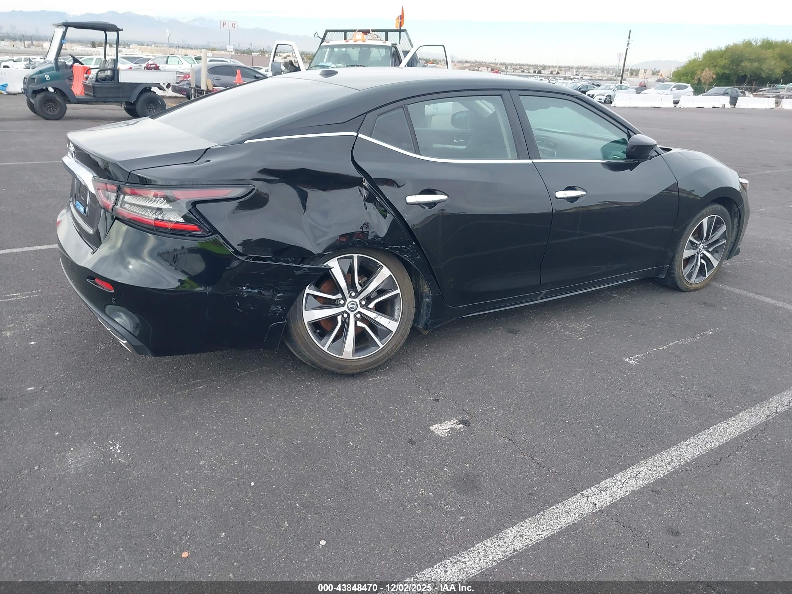 NISSAN MAXIMA image 6