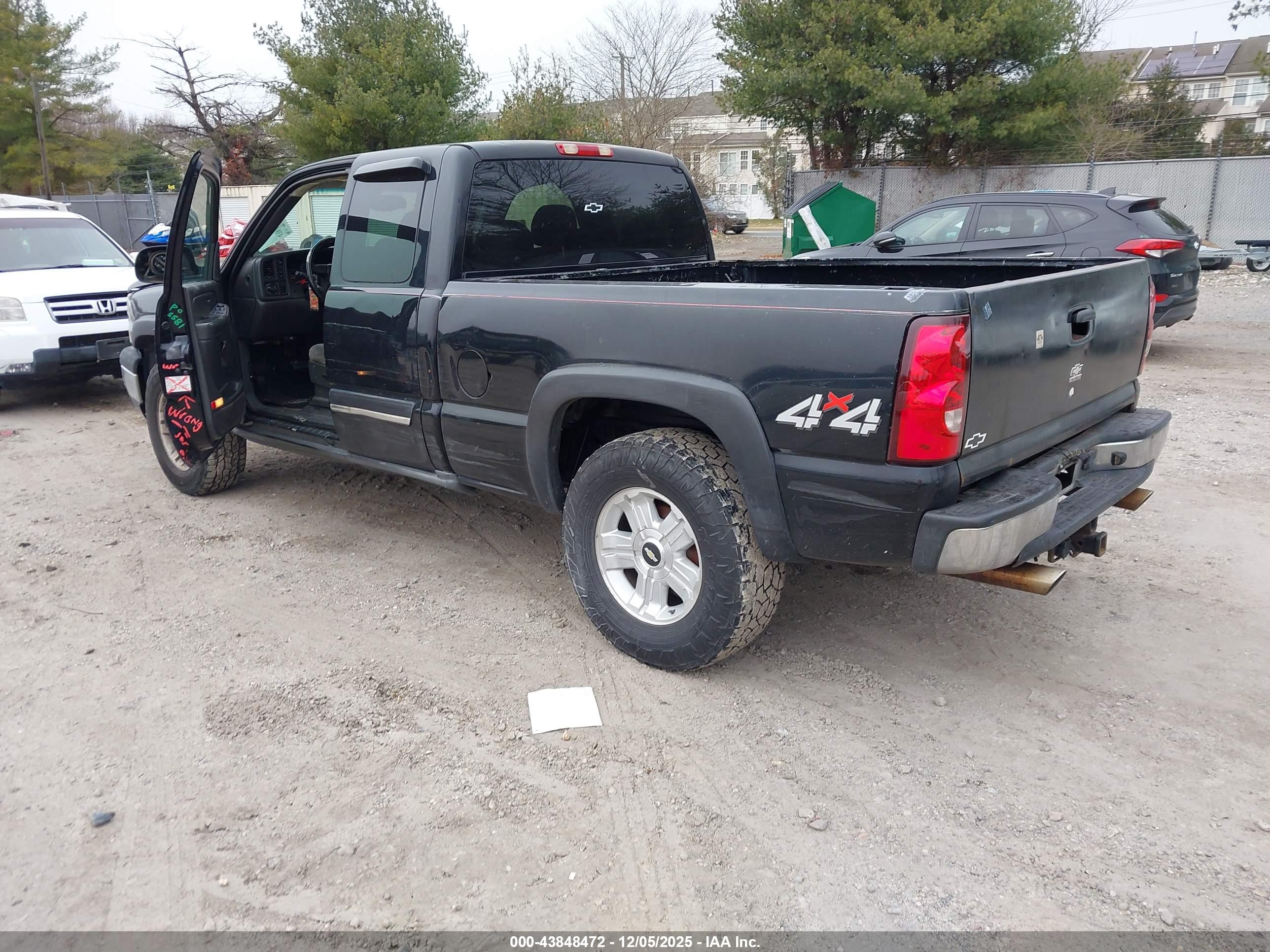 CHEVROLET SILVERADO image 3