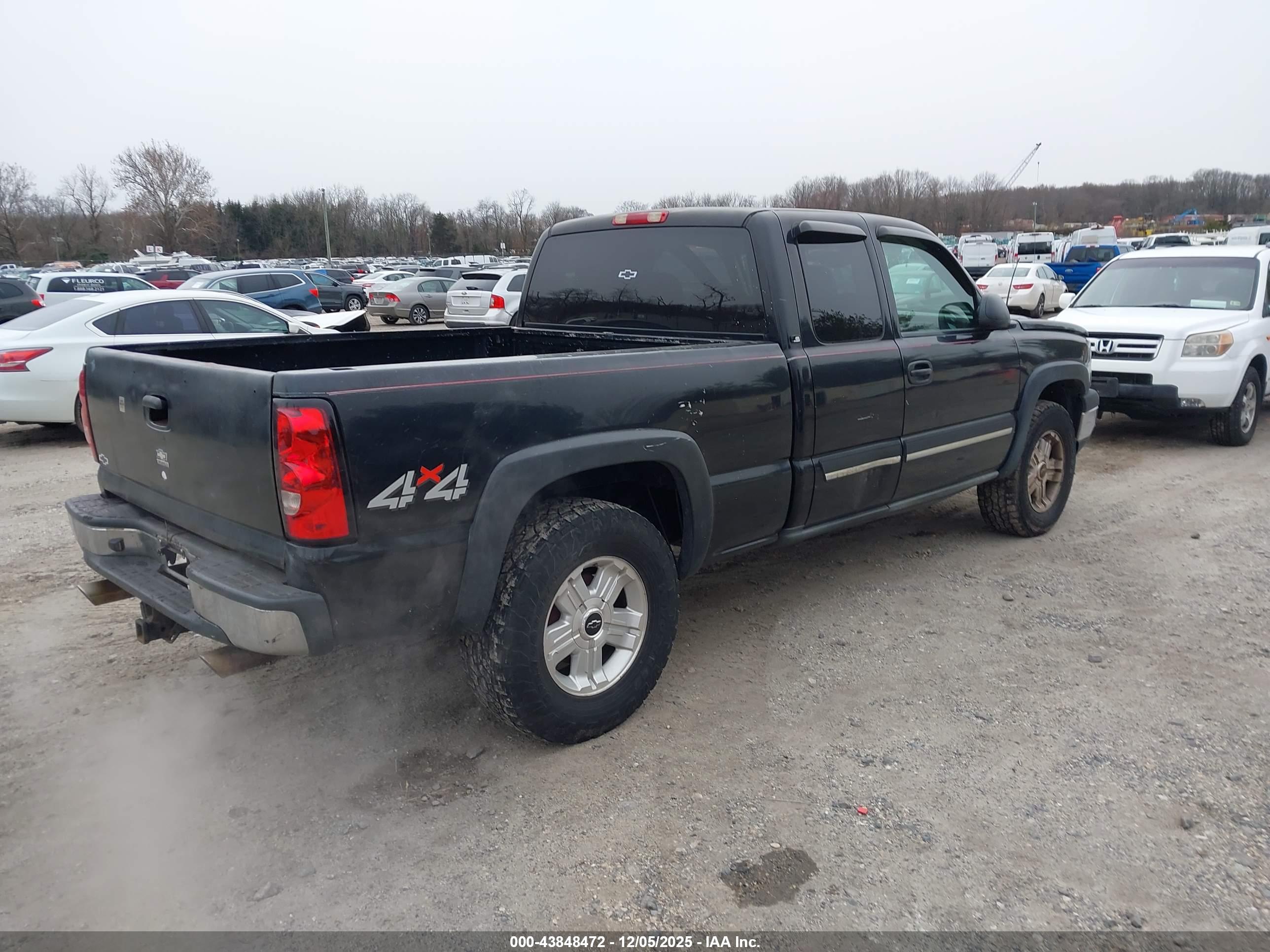 CHEVROLET SILVERADO image 4