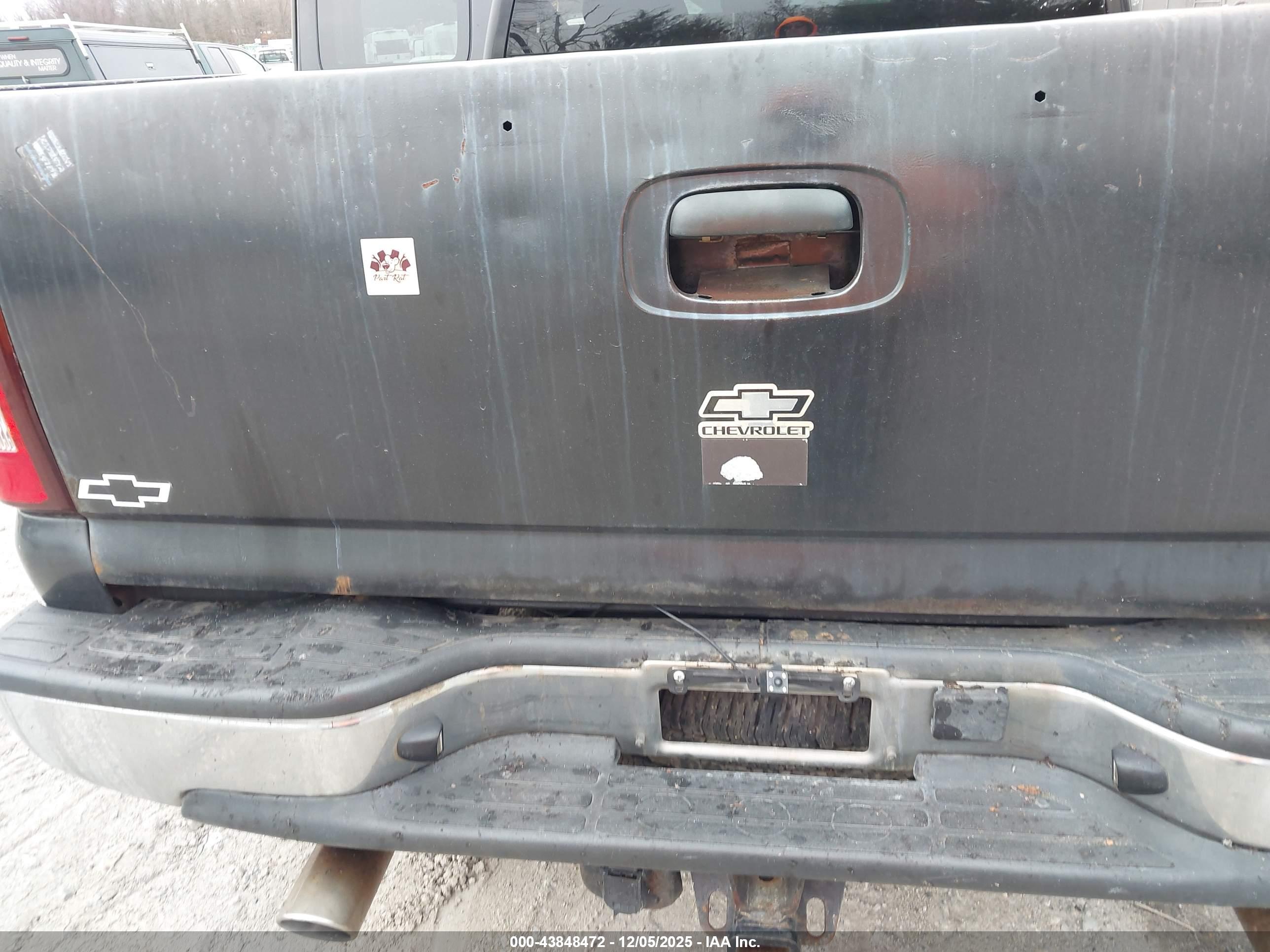 CHEVROLET SILVERADO image 6