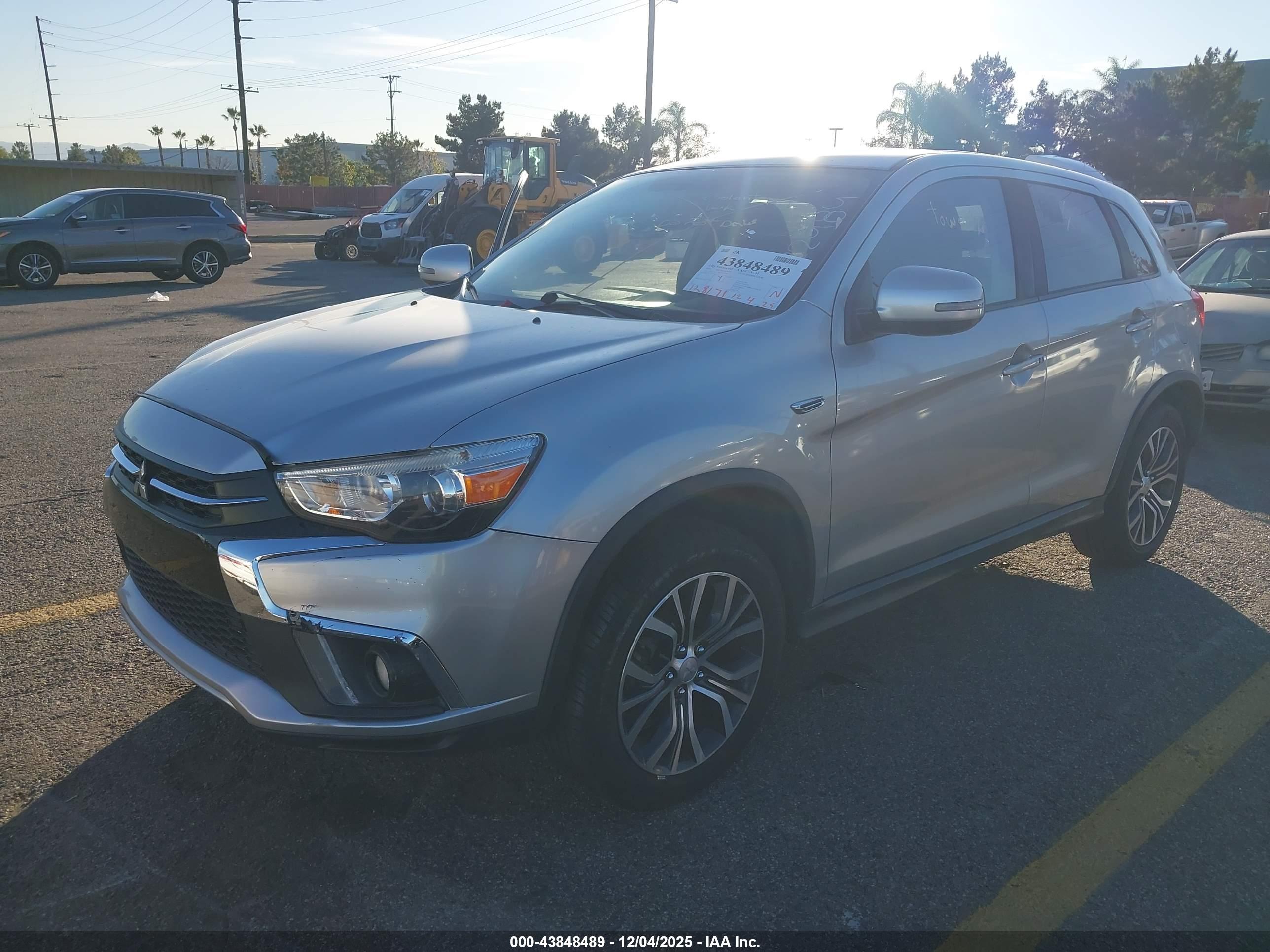 MITSUBISHI OUTLANDER image 2