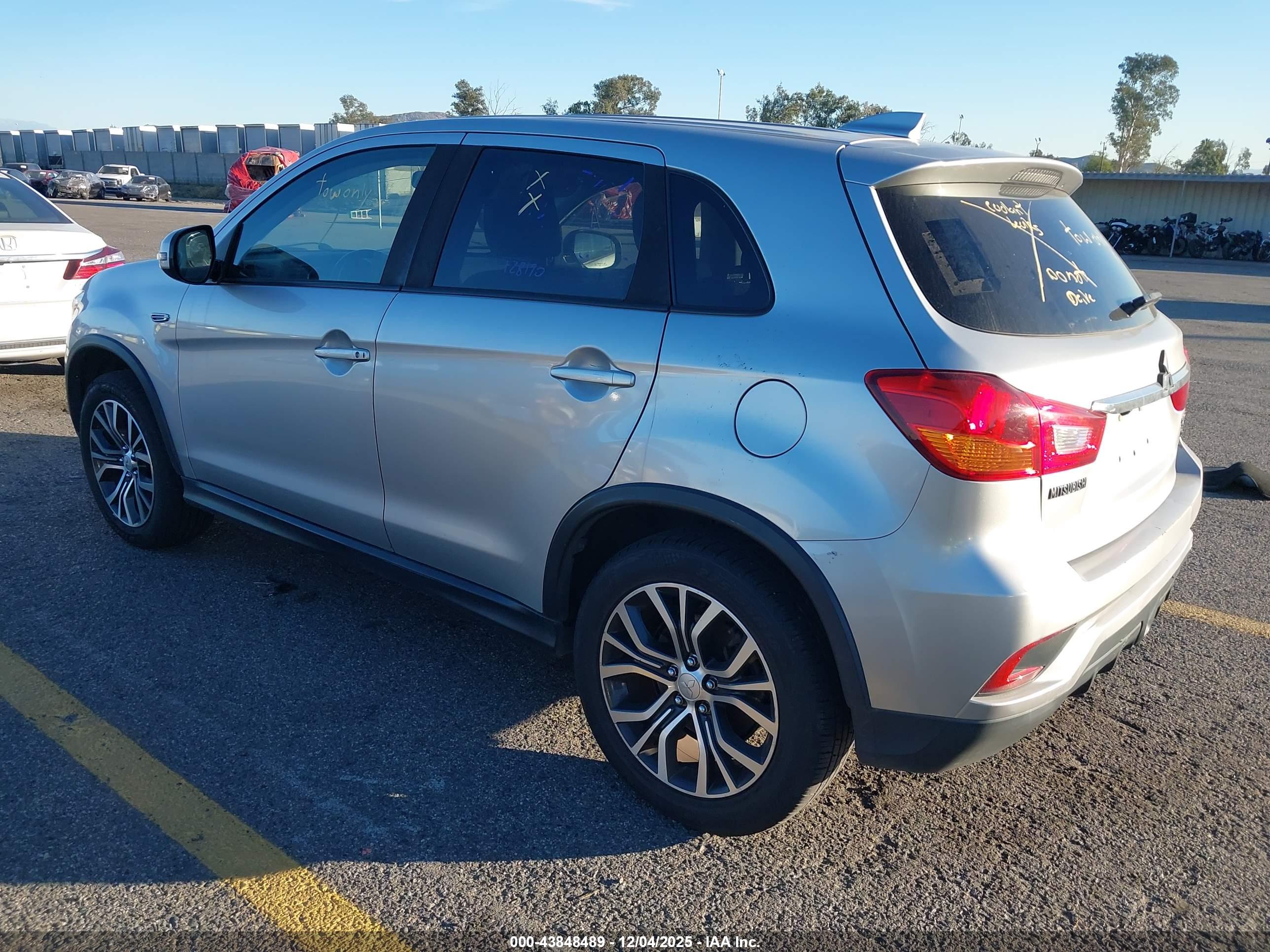 MITSUBISHI OUTLANDER image 3