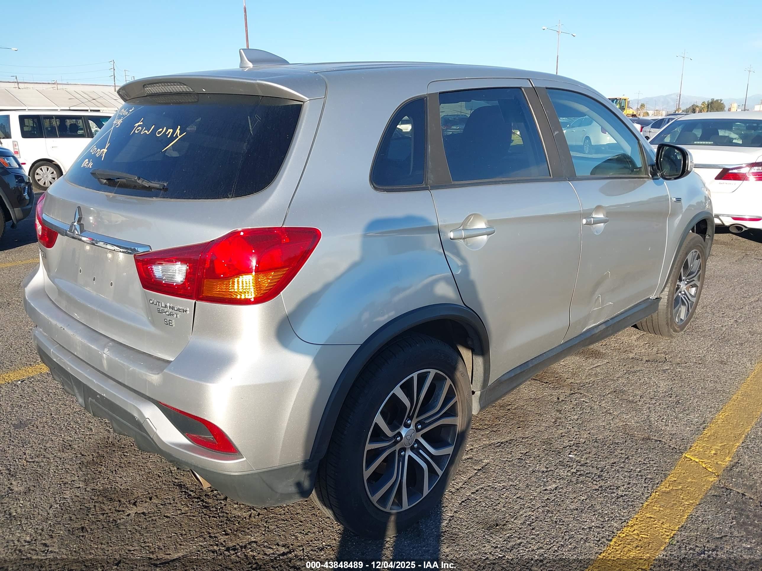 MITSUBISHI OUTLANDER image 4