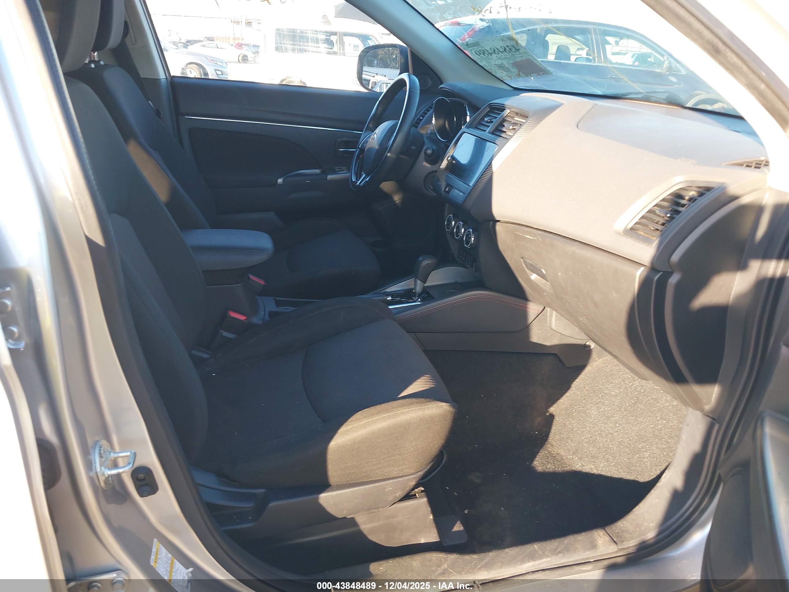 MITSUBISHI OUTLANDER image 5