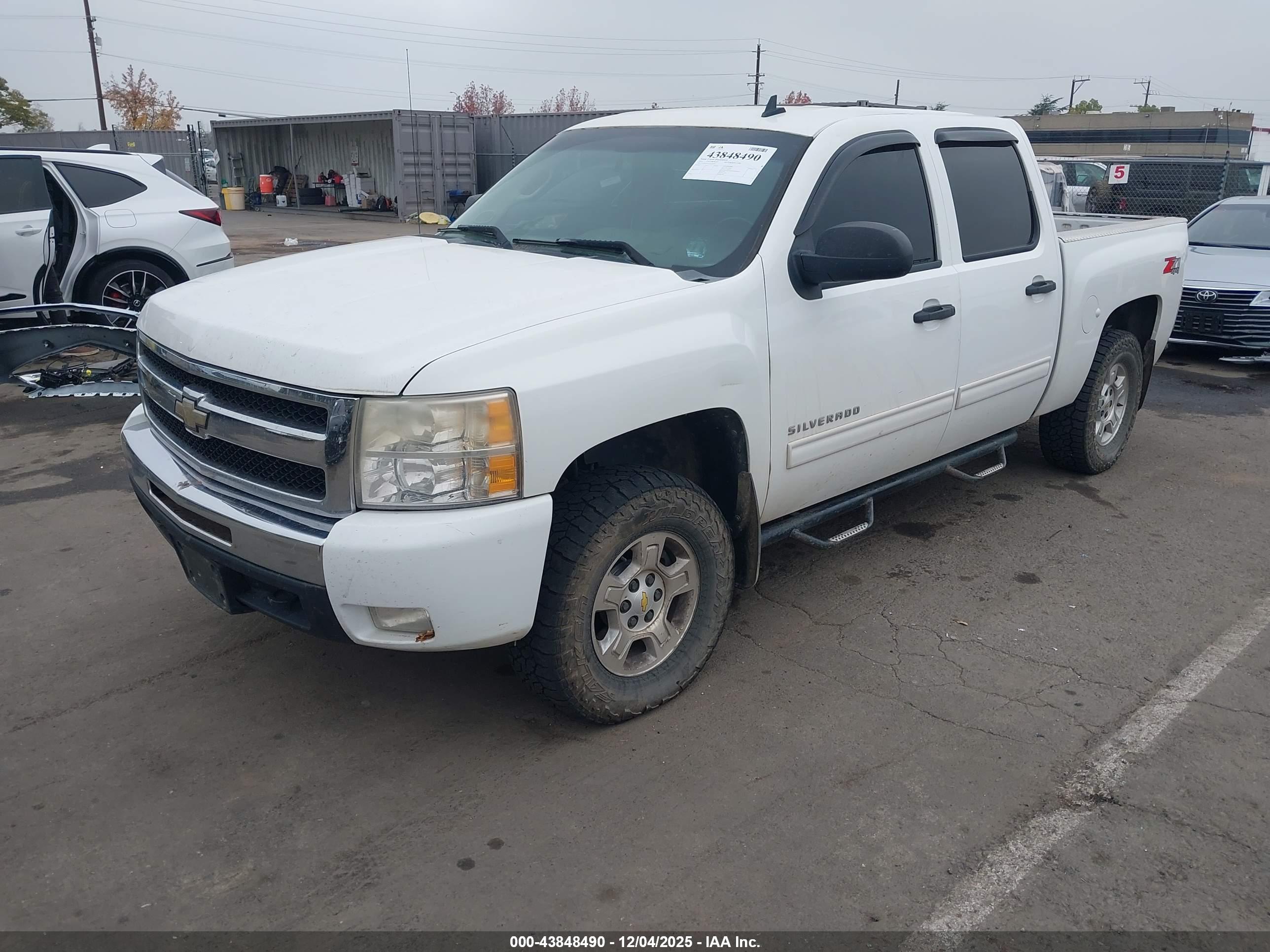 CHEVROLET SILVERADO image 2