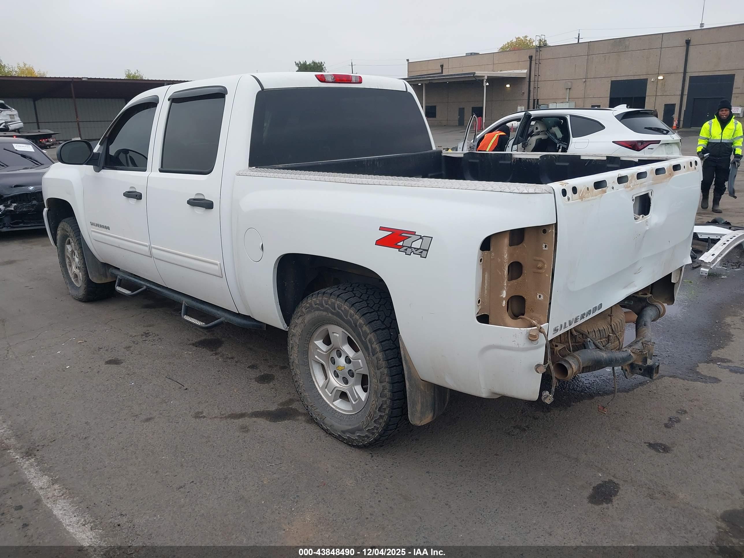 CHEVROLET SILVERADO image 3