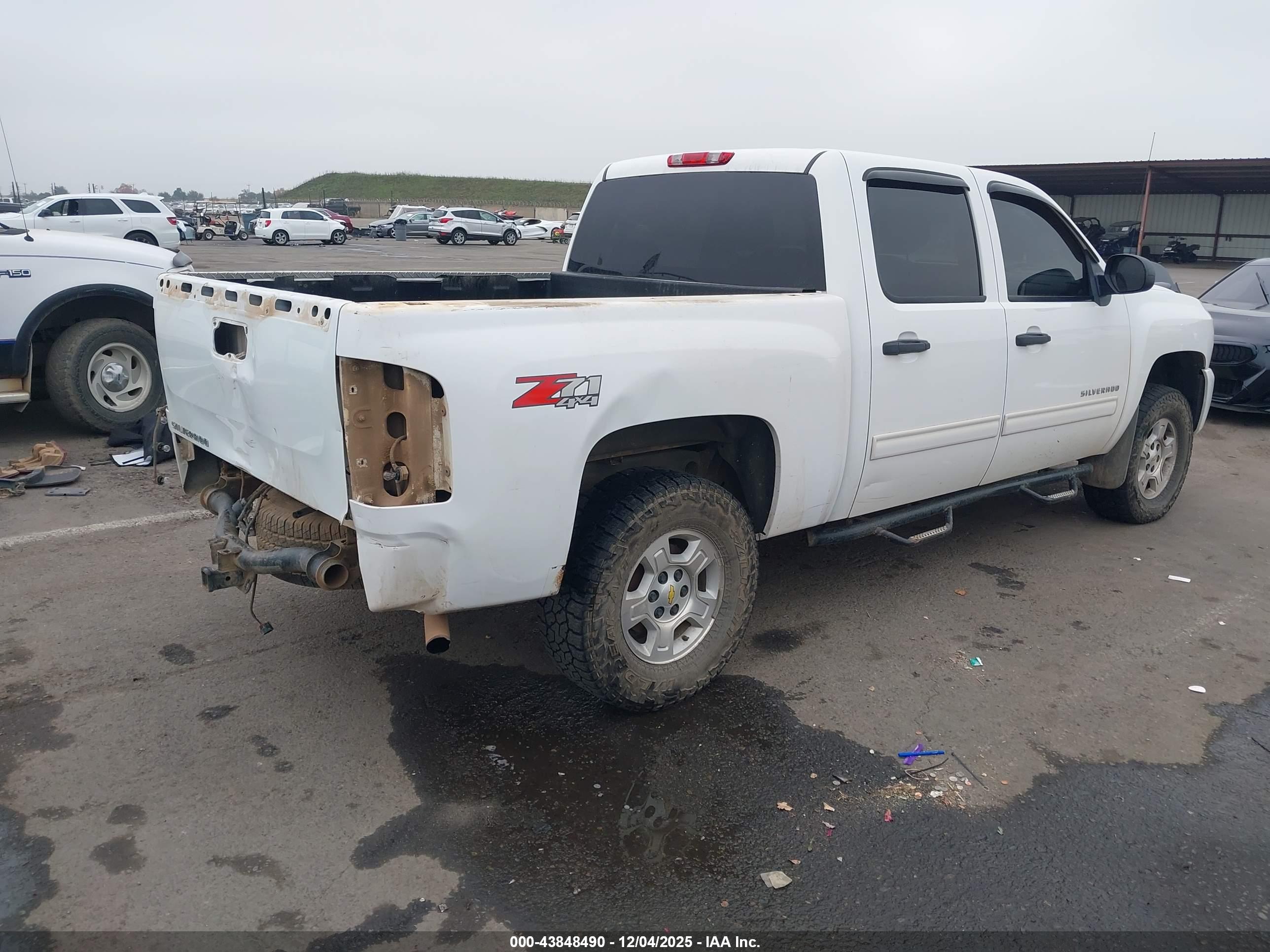 CHEVROLET SILVERADO image 4
