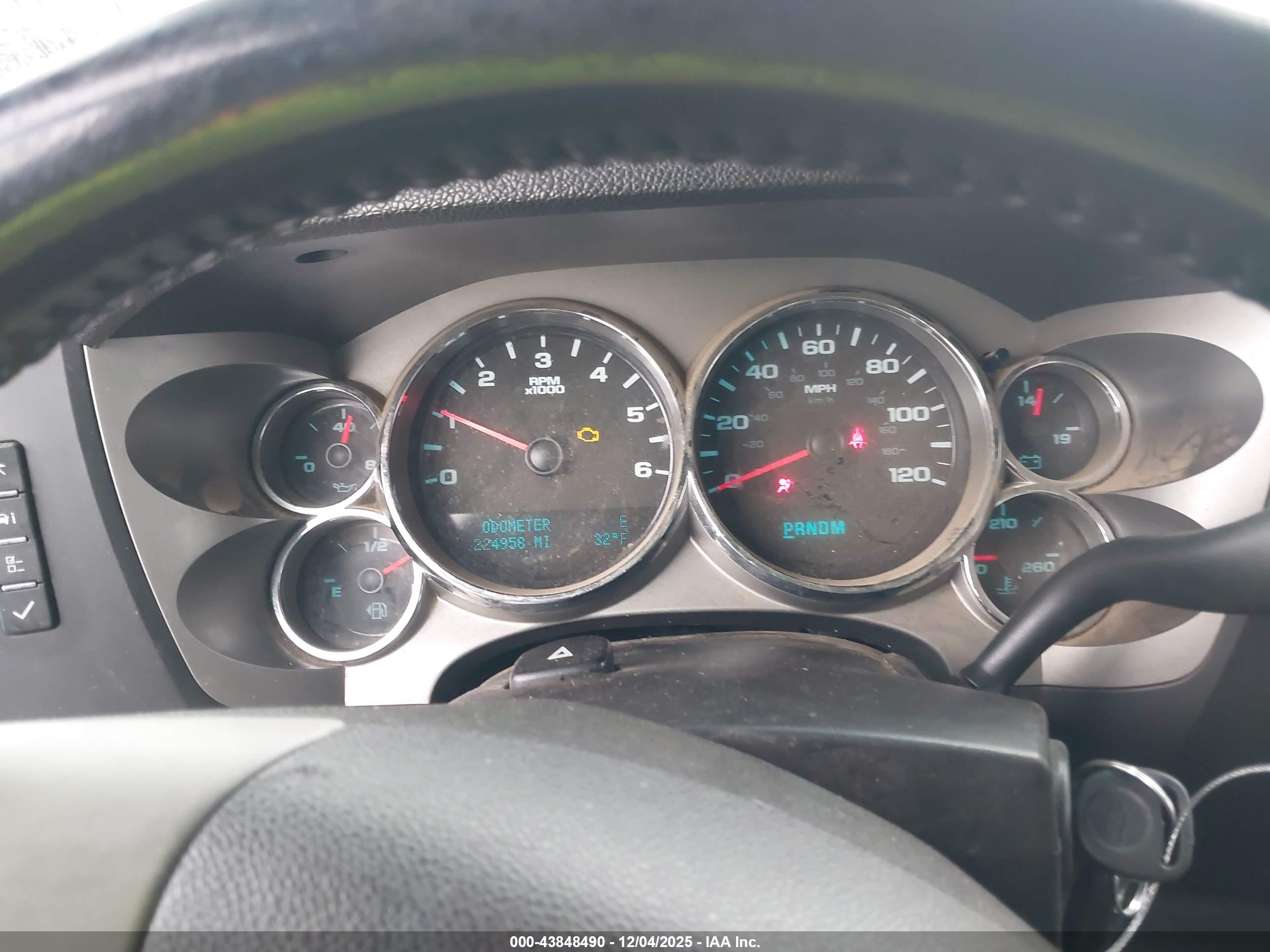 CHEVROLET SILVERADO image 7