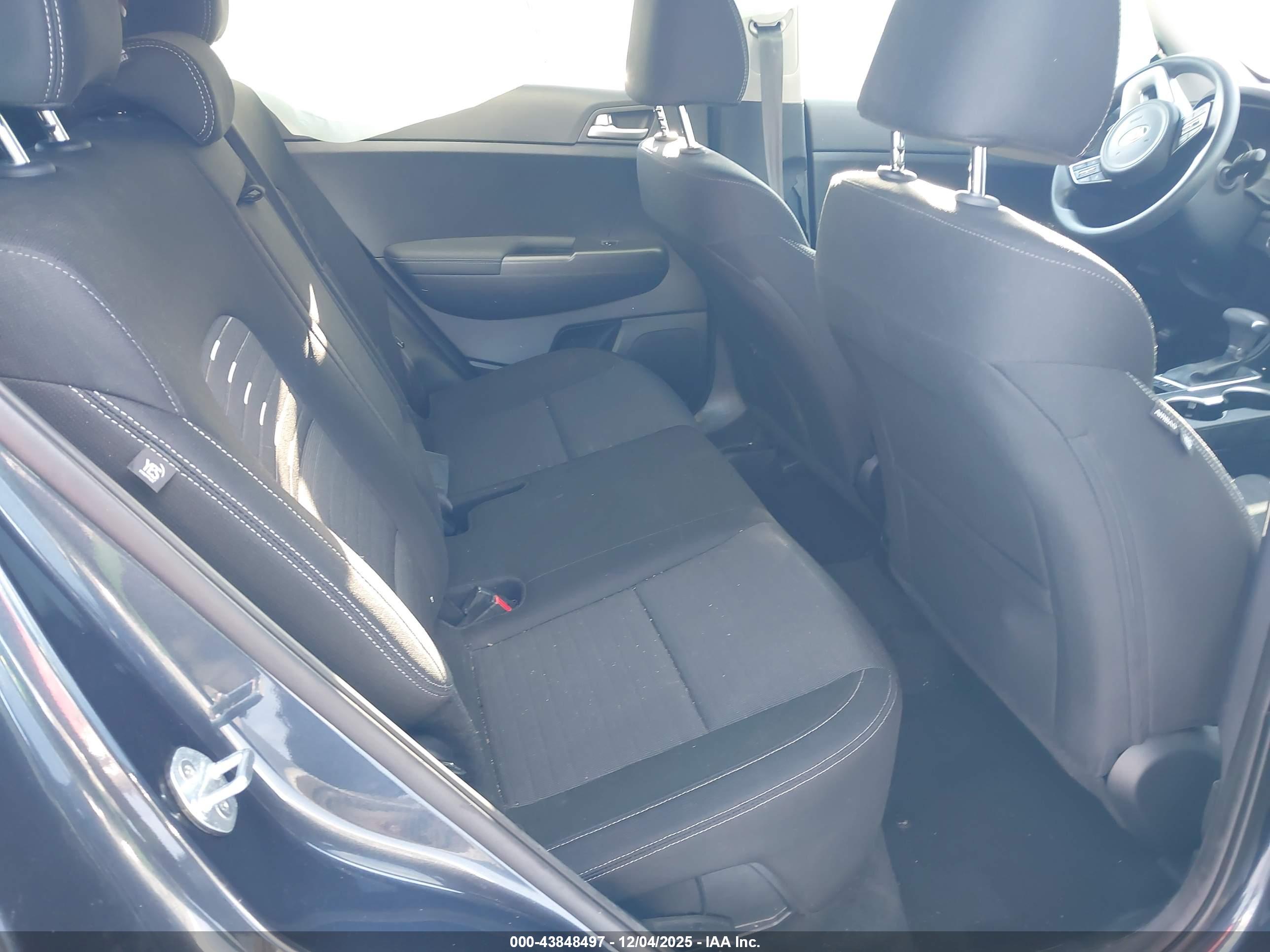 KIA SPORTAGE image 8