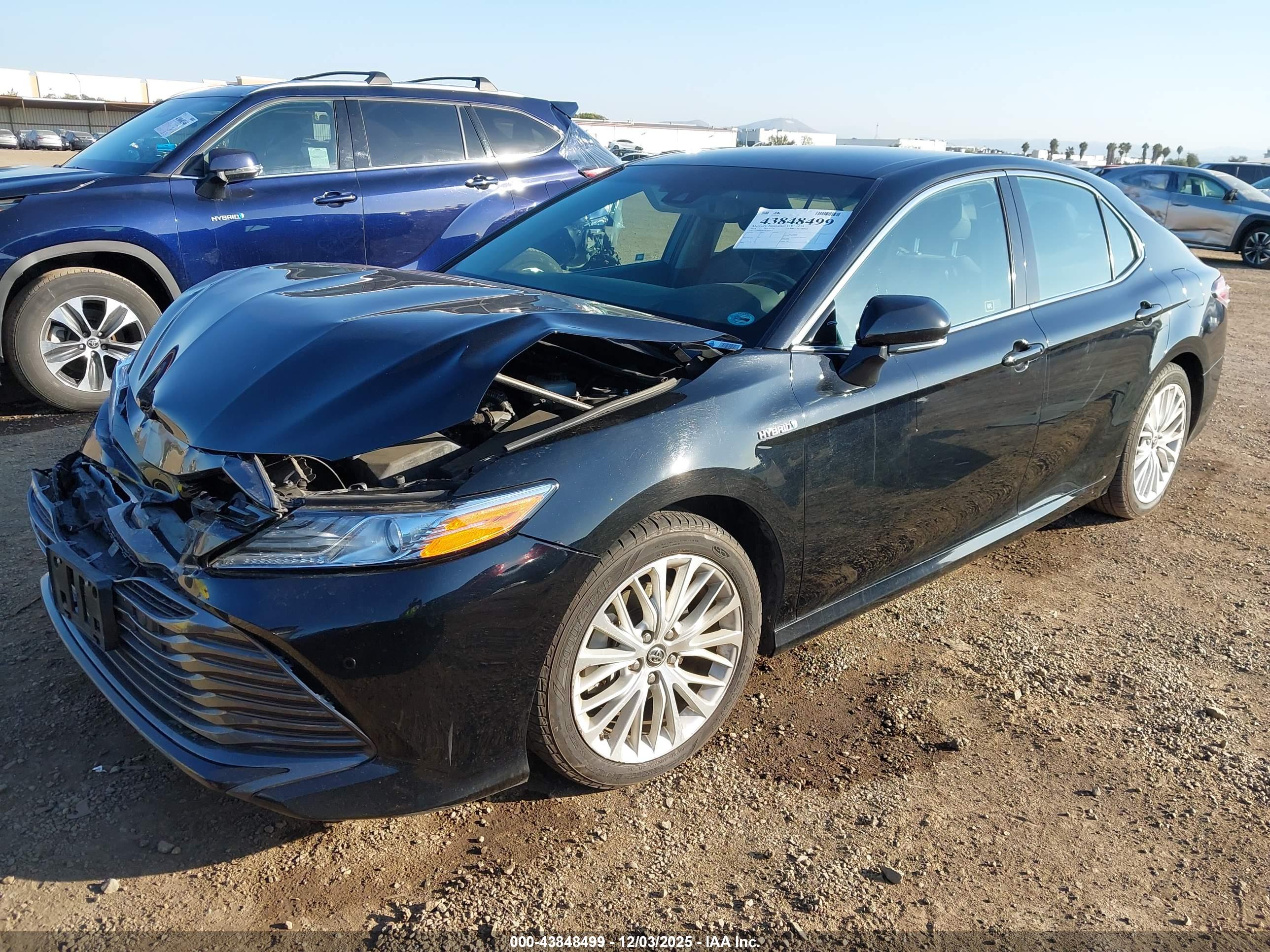 TOYOTA CAMRY image 2