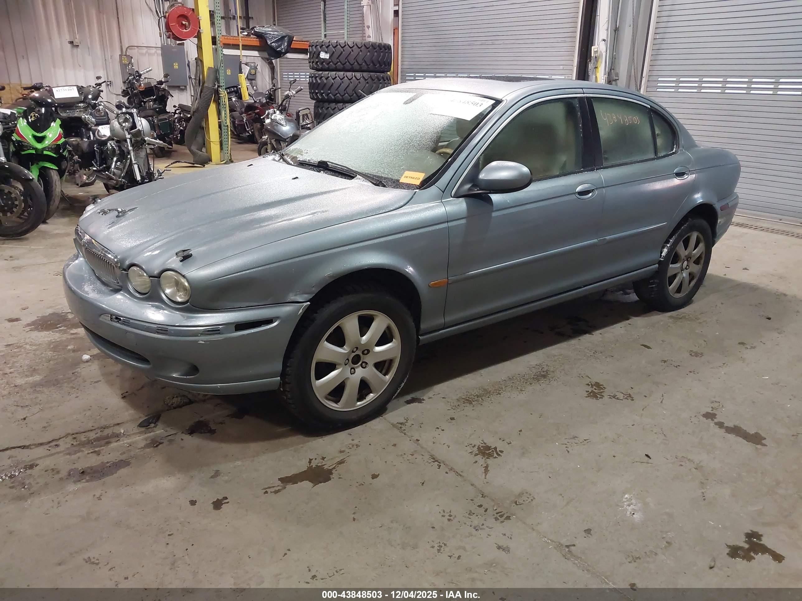 JAGUAR X-TYPE image 2