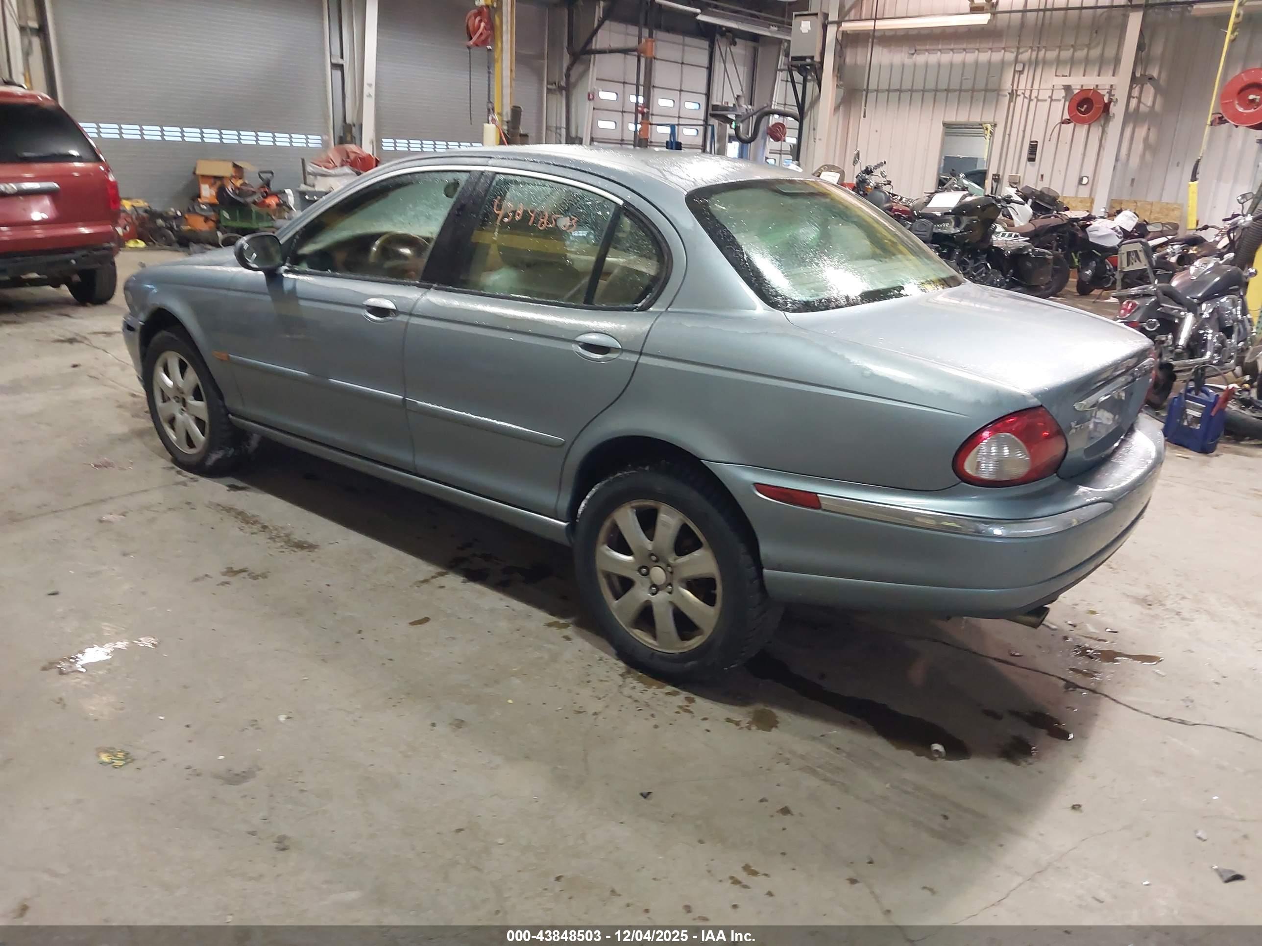 JAGUAR X-TYPE image 3