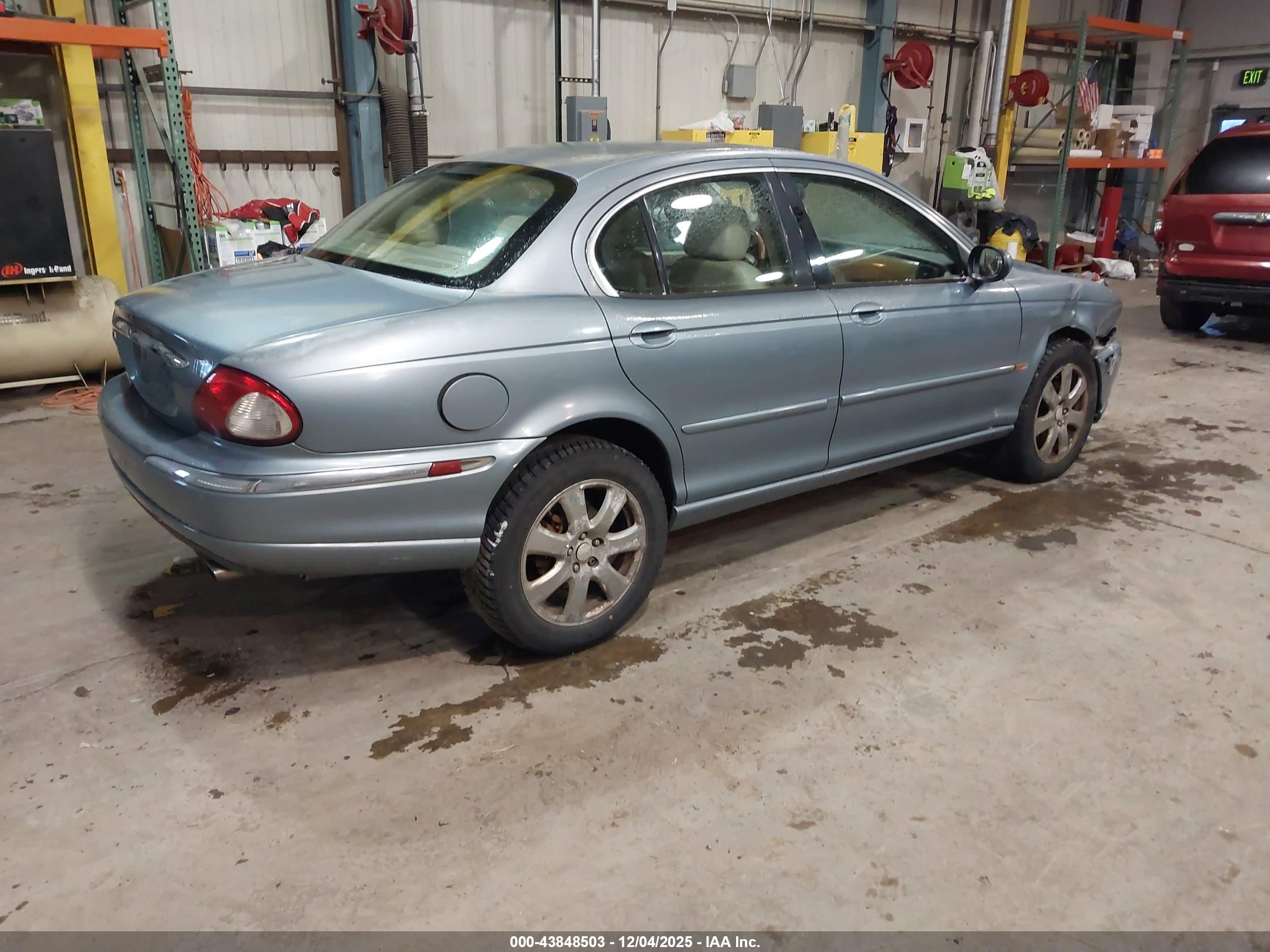 JAGUAR X-TYPE image 4