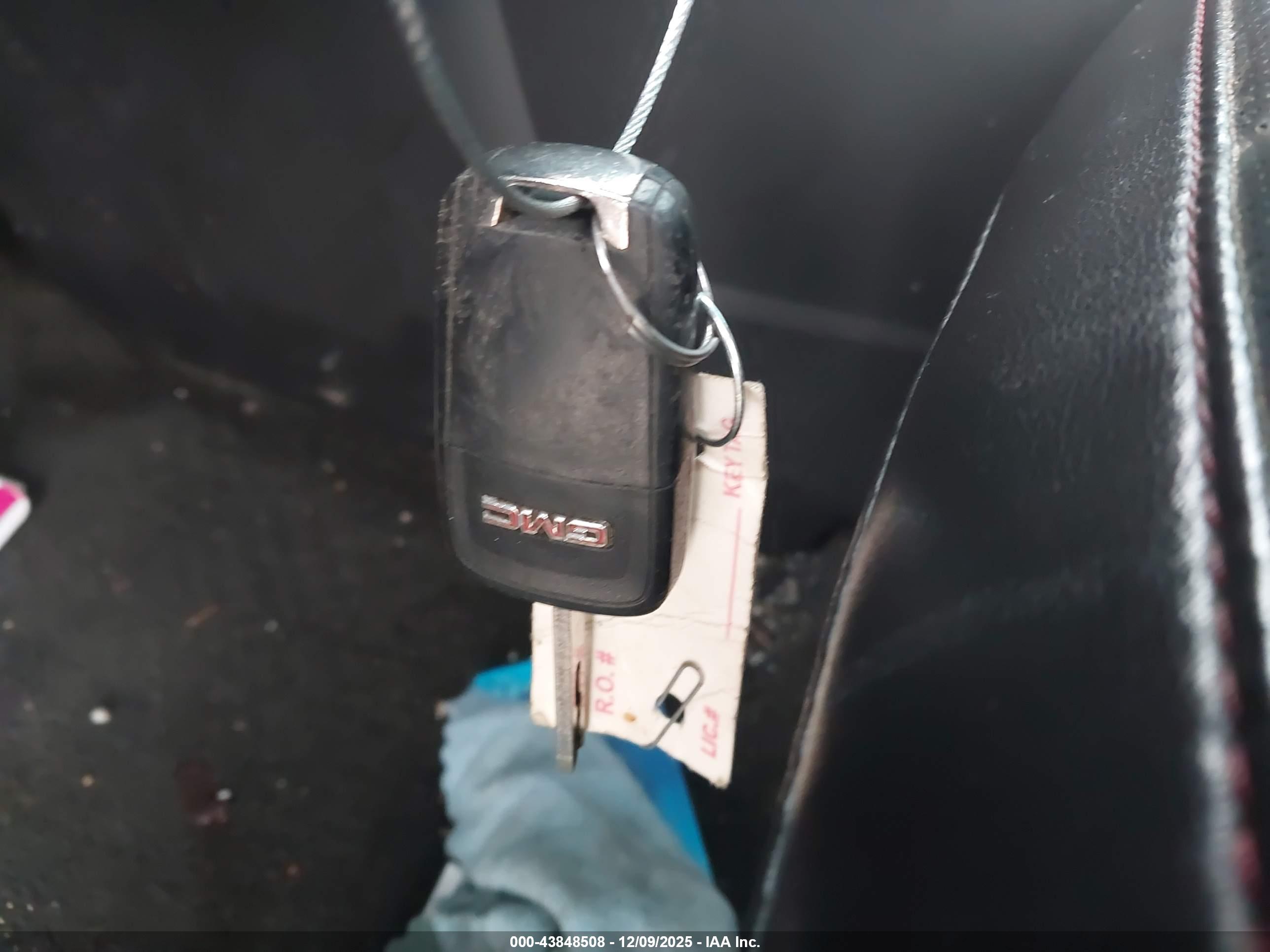 GMC TERRAIN image 11