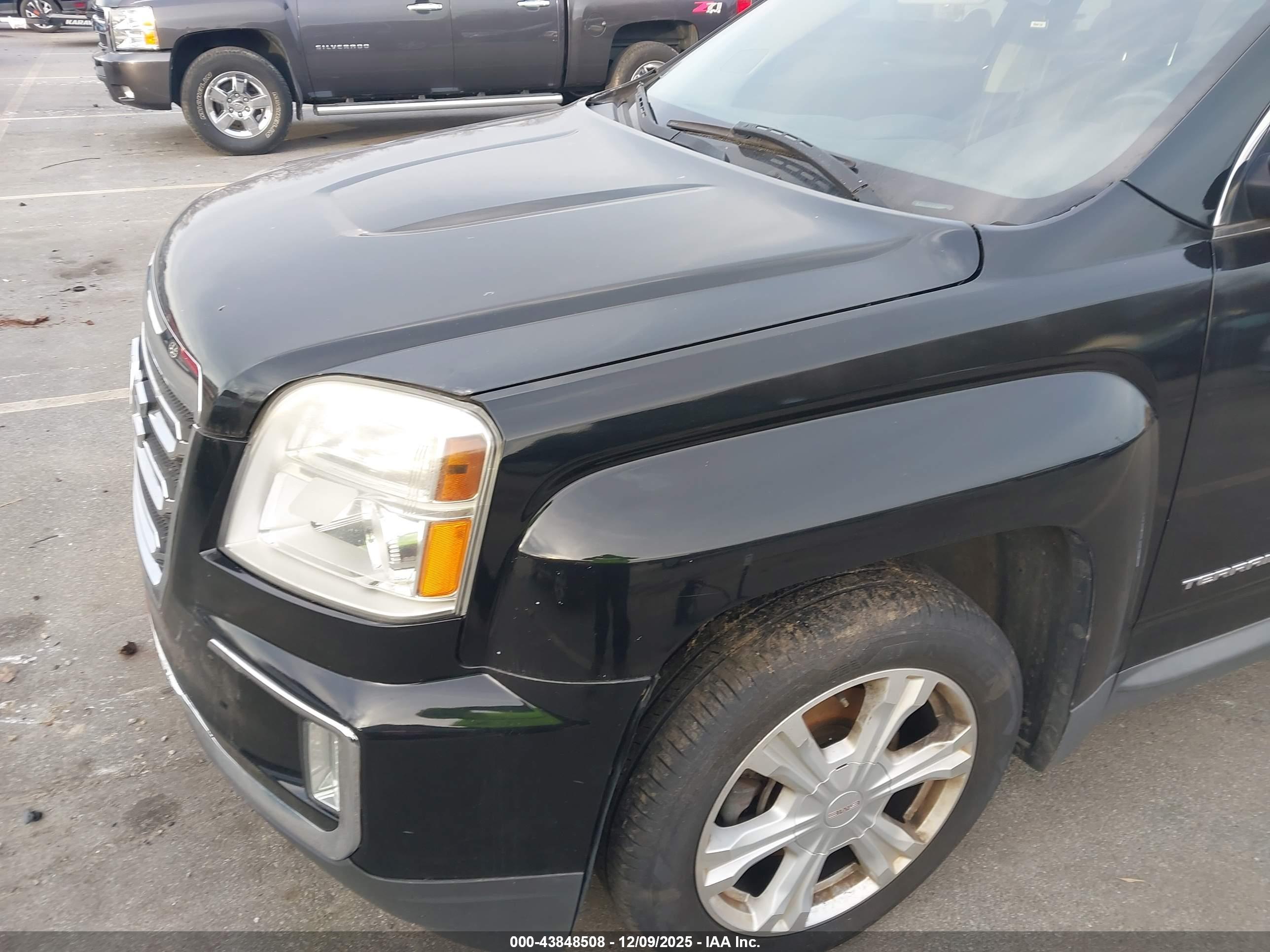 GMC TERRAIN image 6