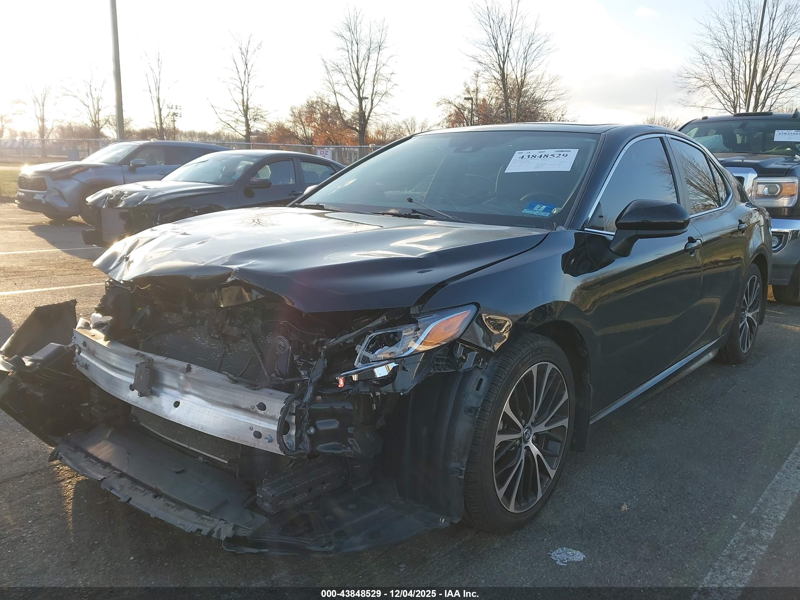 TOYOTA CAMRY image 2