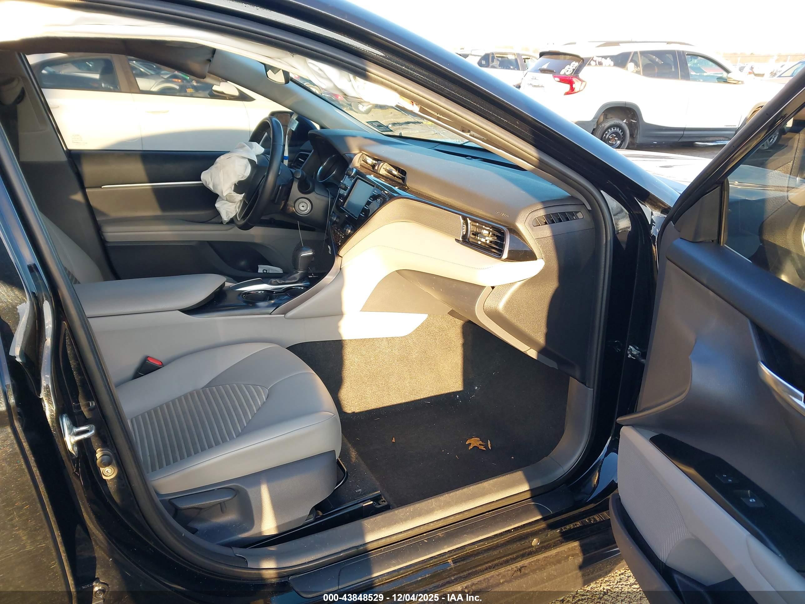 TOYOTA CAMRY image 5