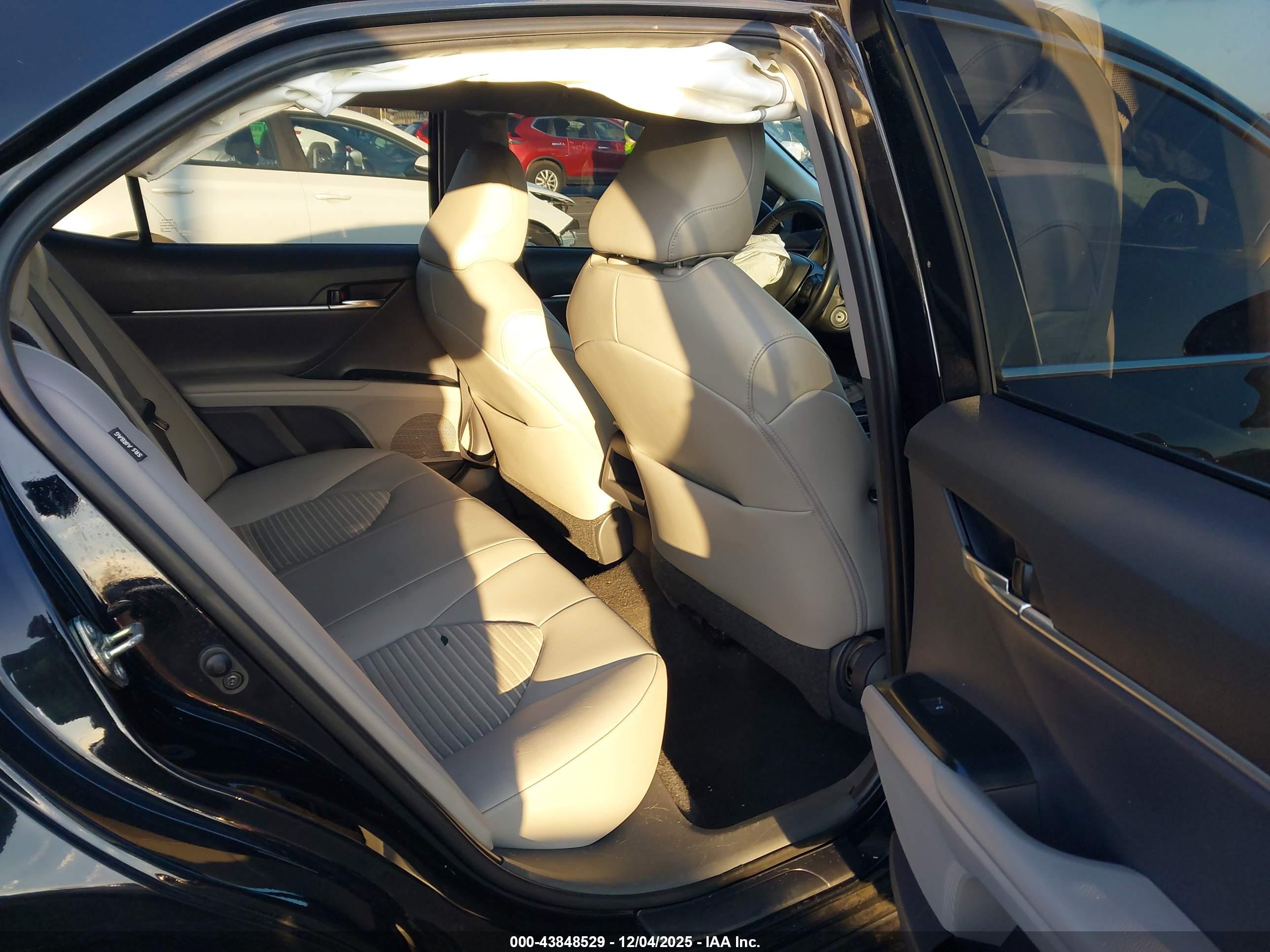 TOYOTA CAMRY image 8