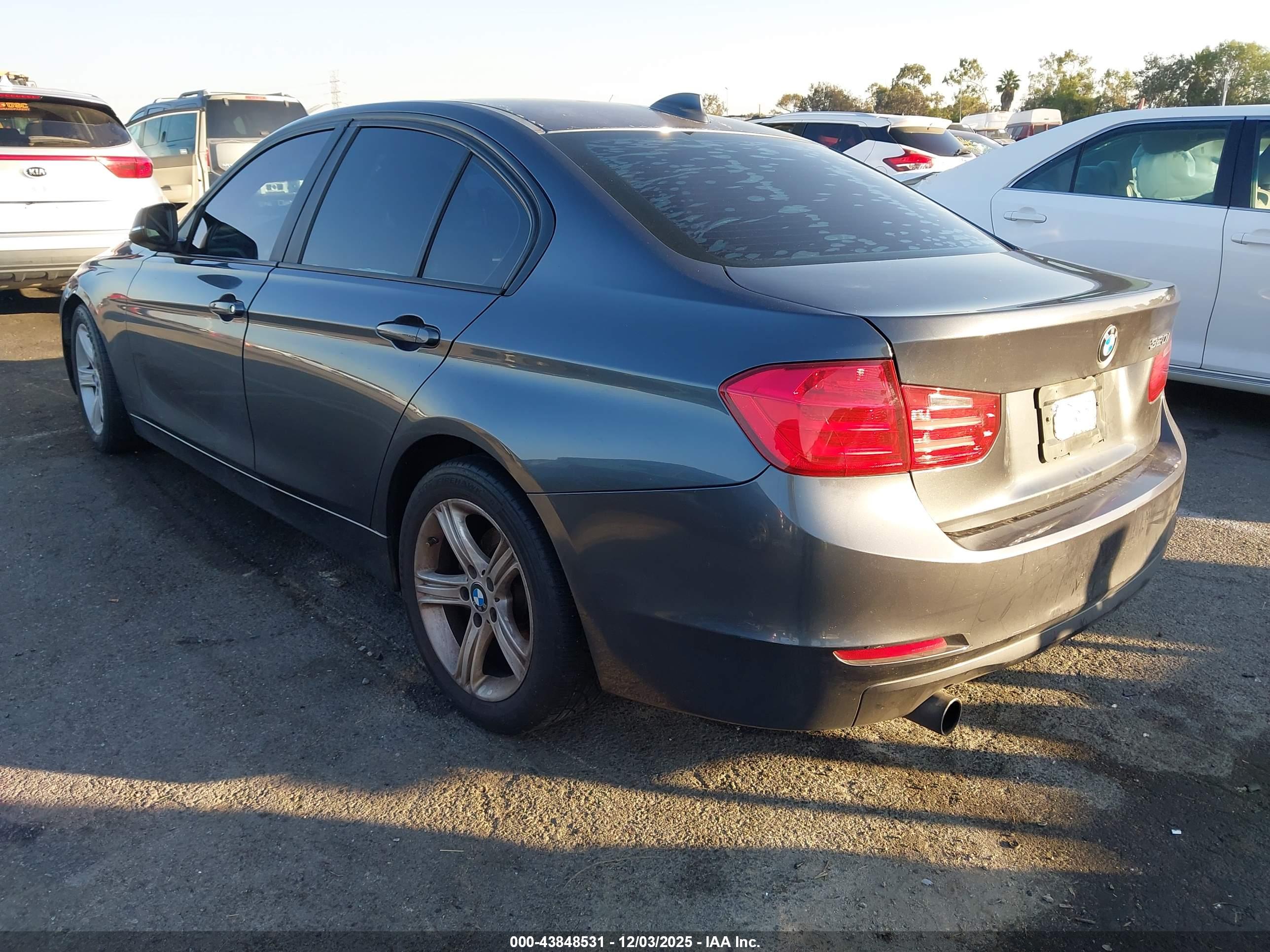 BMW 320I image 3