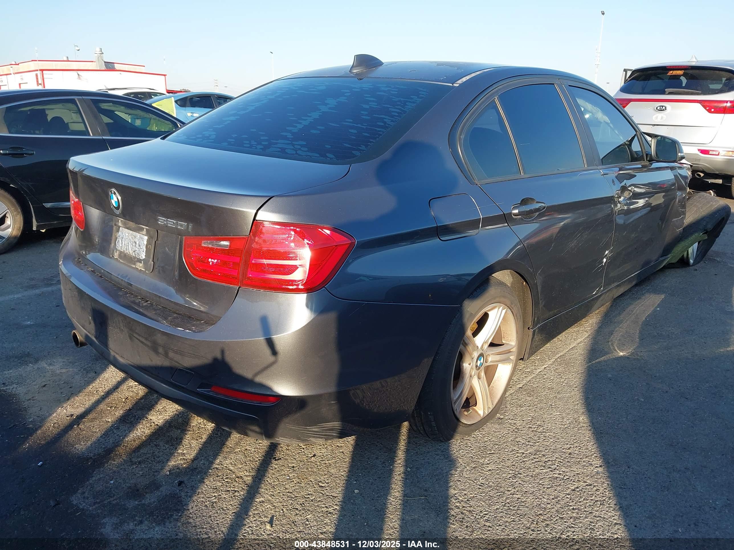 BMW 320I image 4