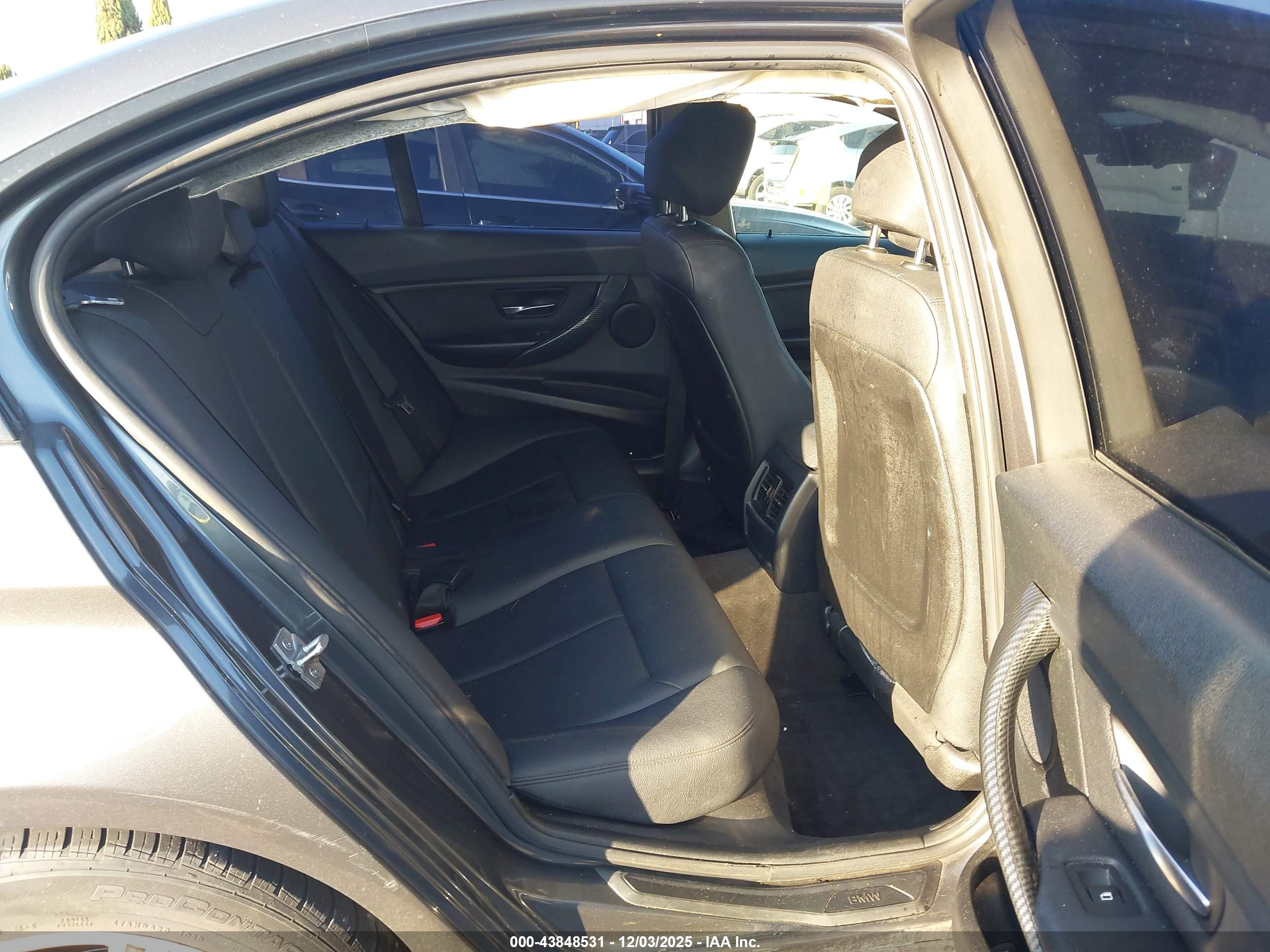 BMW 320I image 8