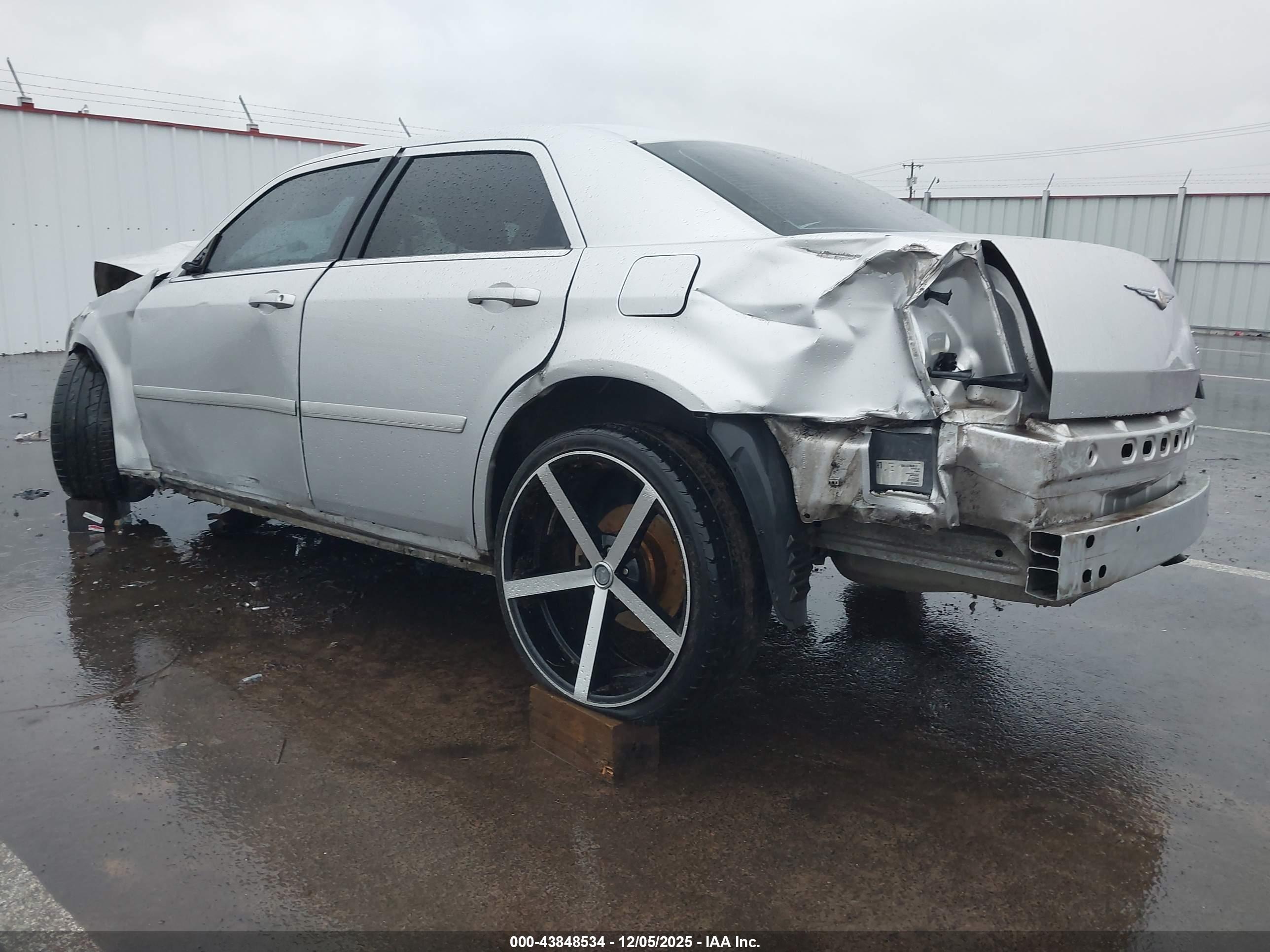 CHRYSLER 300 image 3