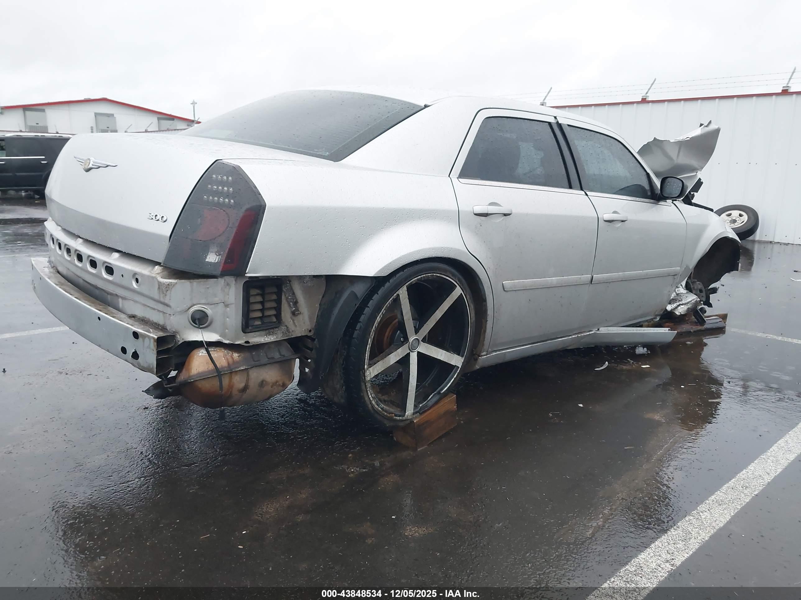 CHRYSLER 300 image 4