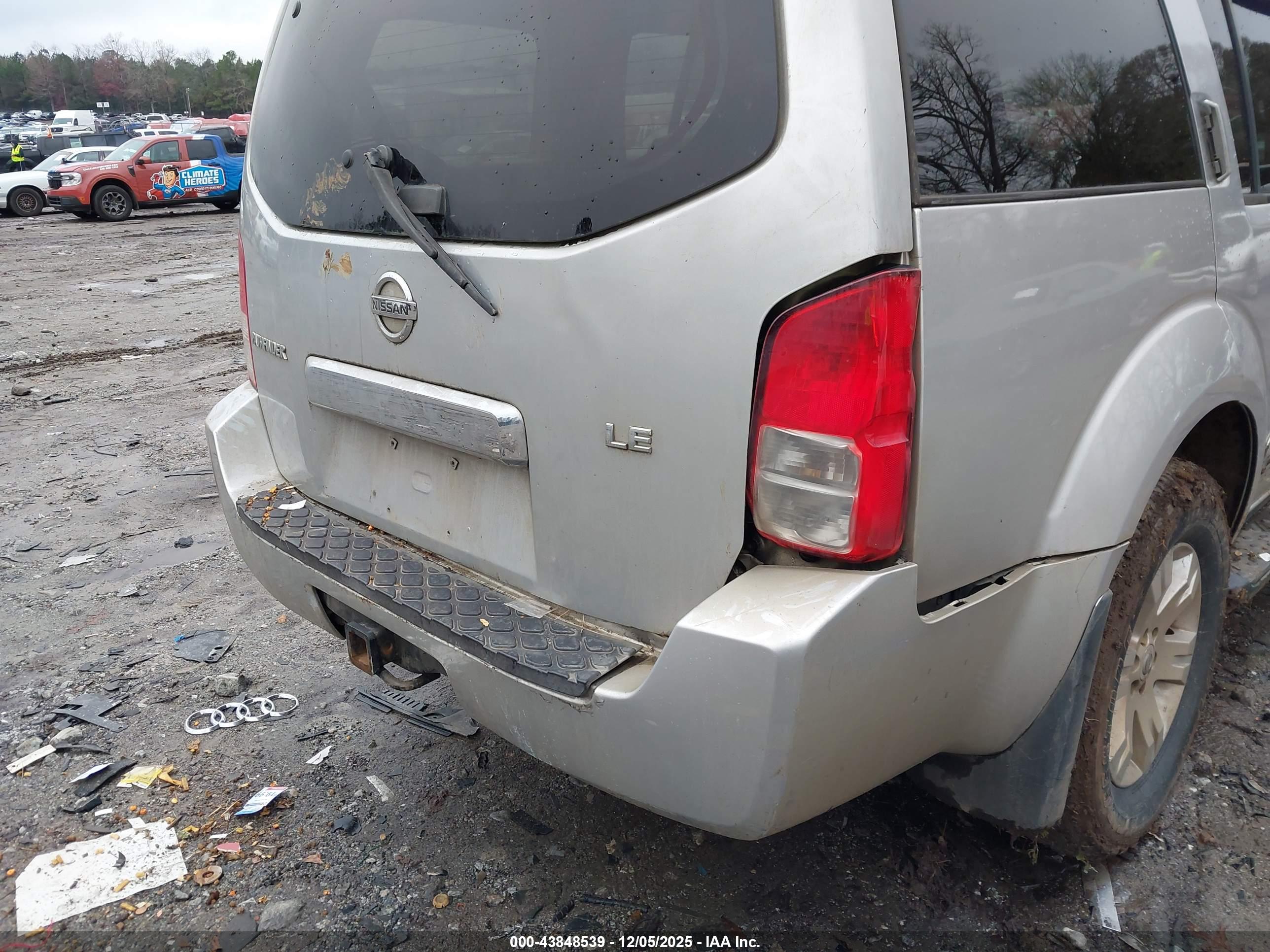 NISSAN PATHFINDER image 6