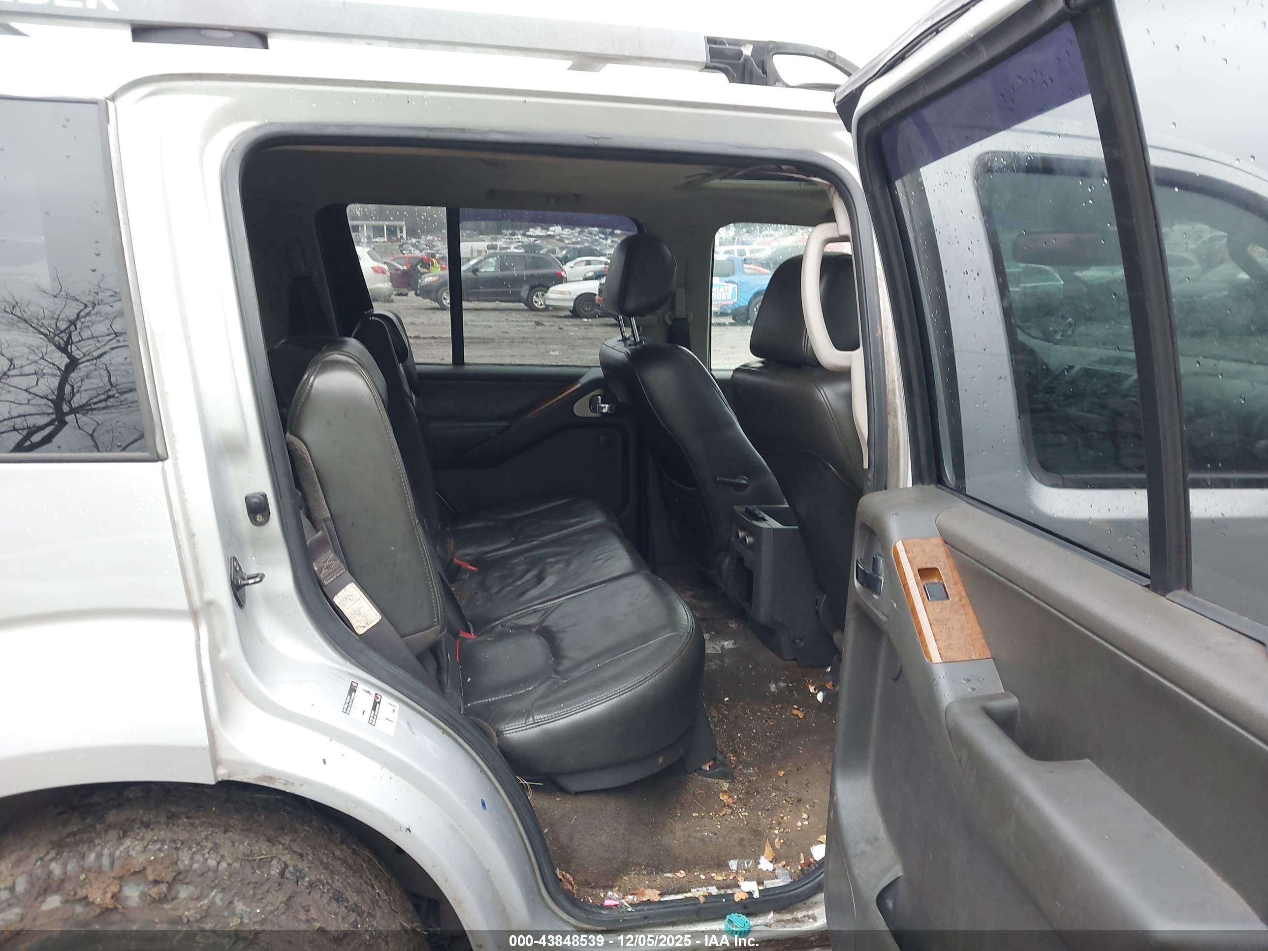 NISSAN PATHFINDER image 8