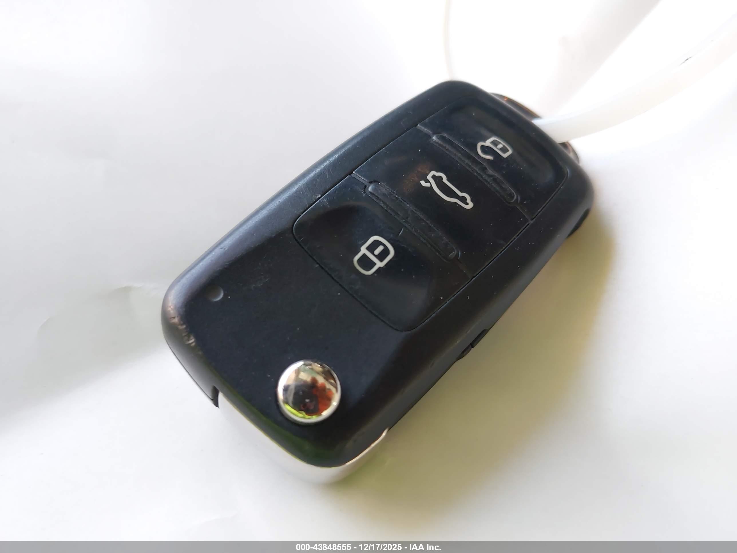VOLKSWAGEN PASSAT image 11