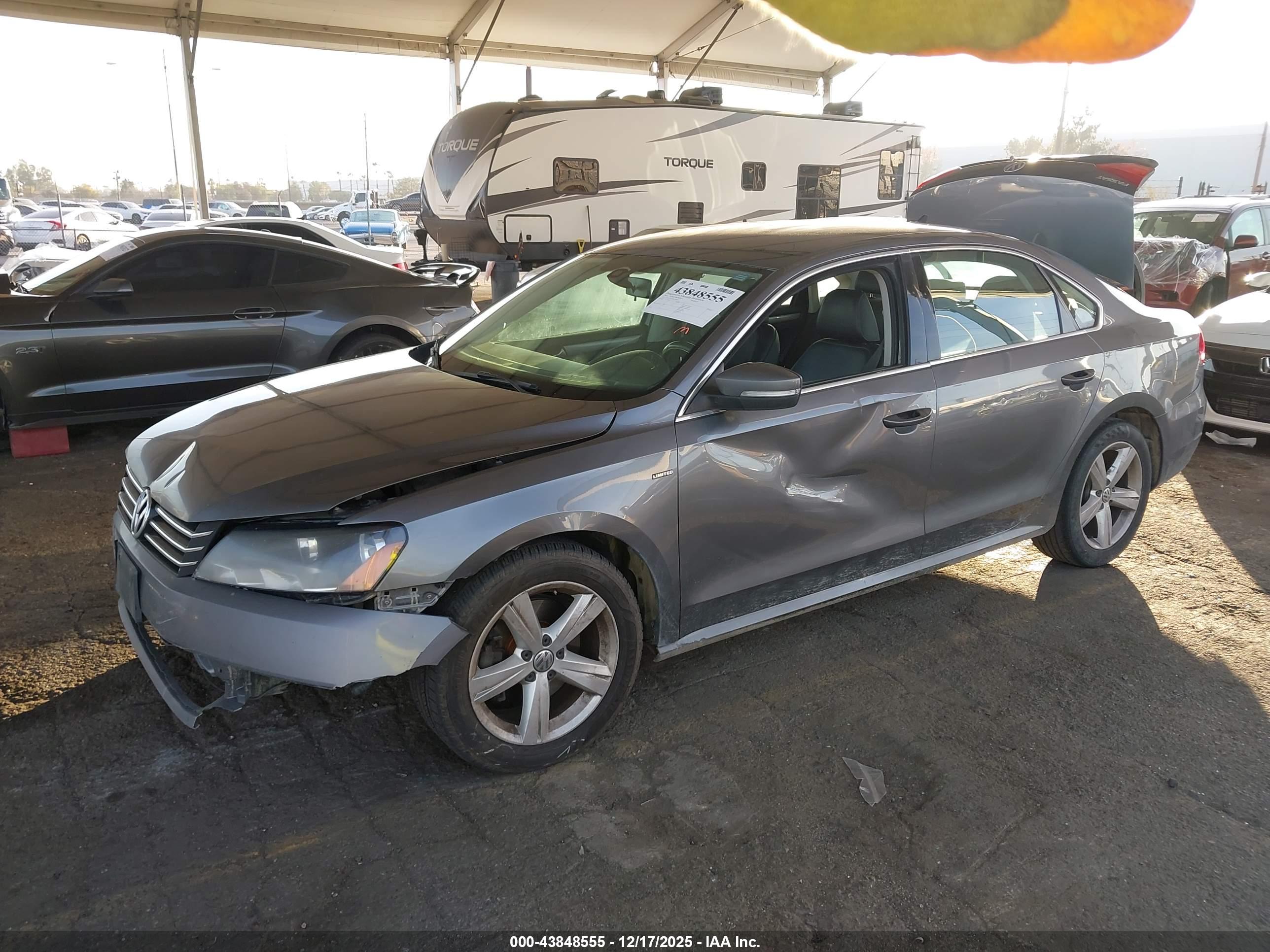 VOLKSWAGEN PASSAT image 2