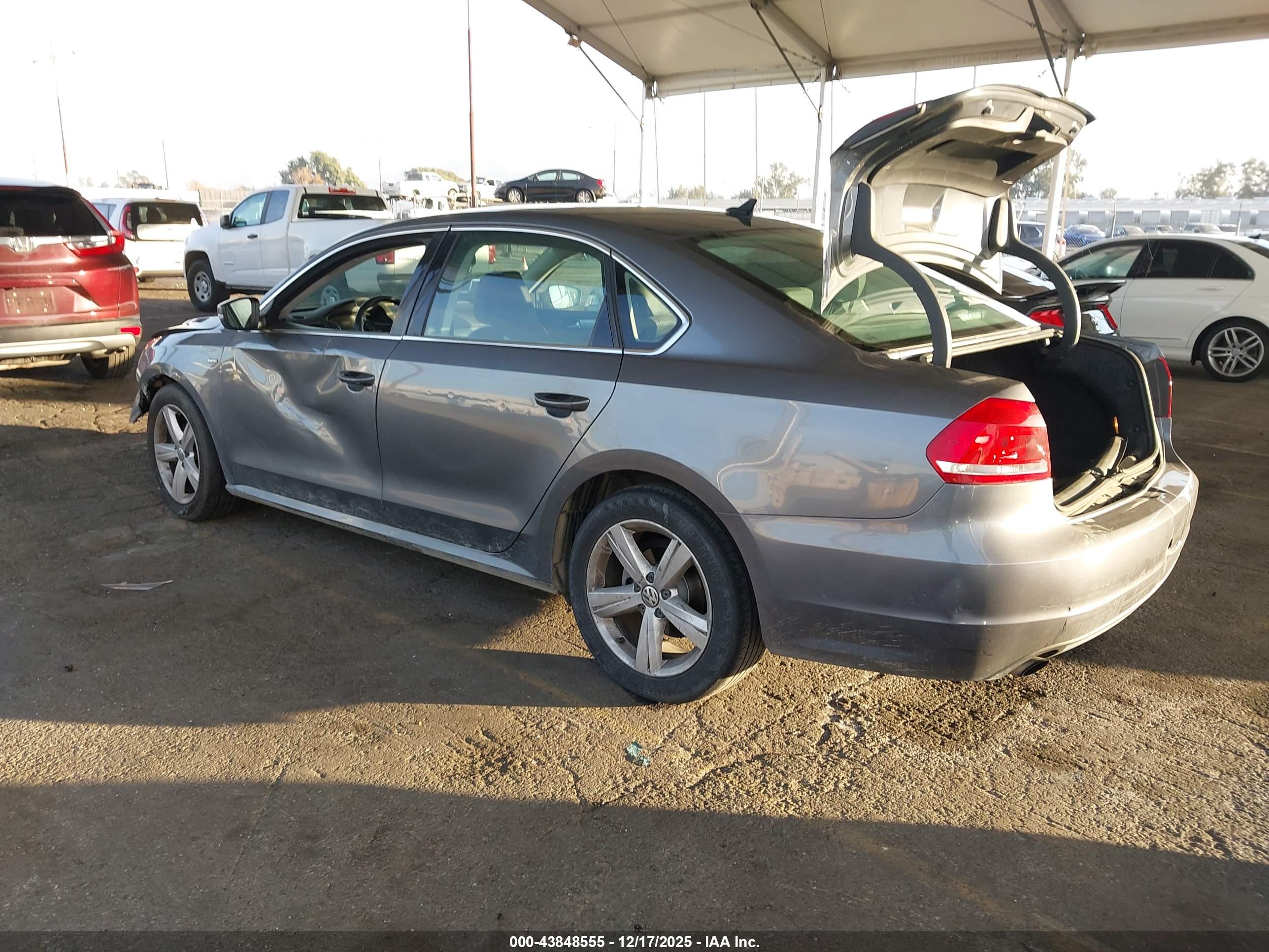 VOLKSWAGEN PASSAT image 3