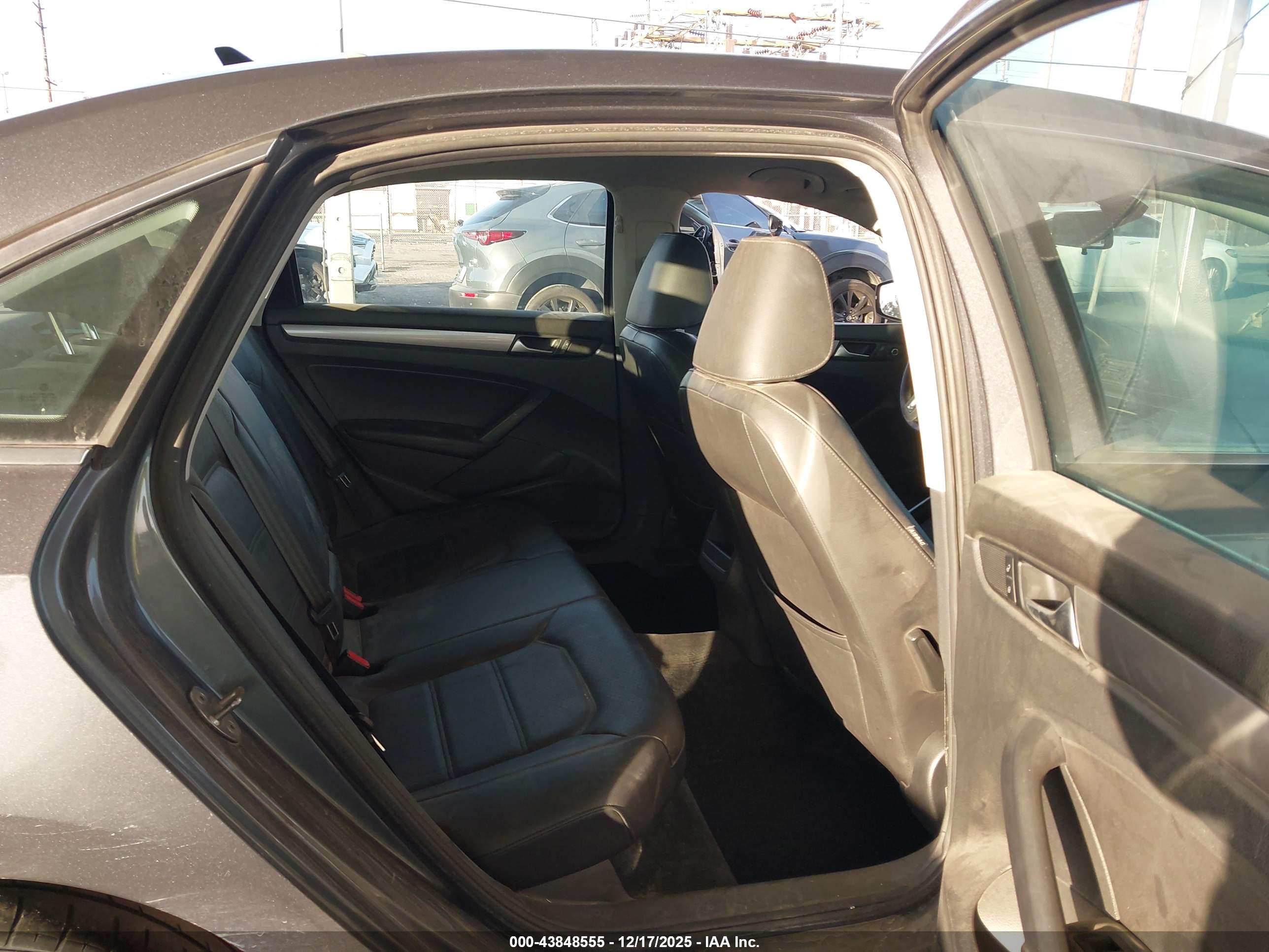 VOLKSWAGEN PASSAT image 8