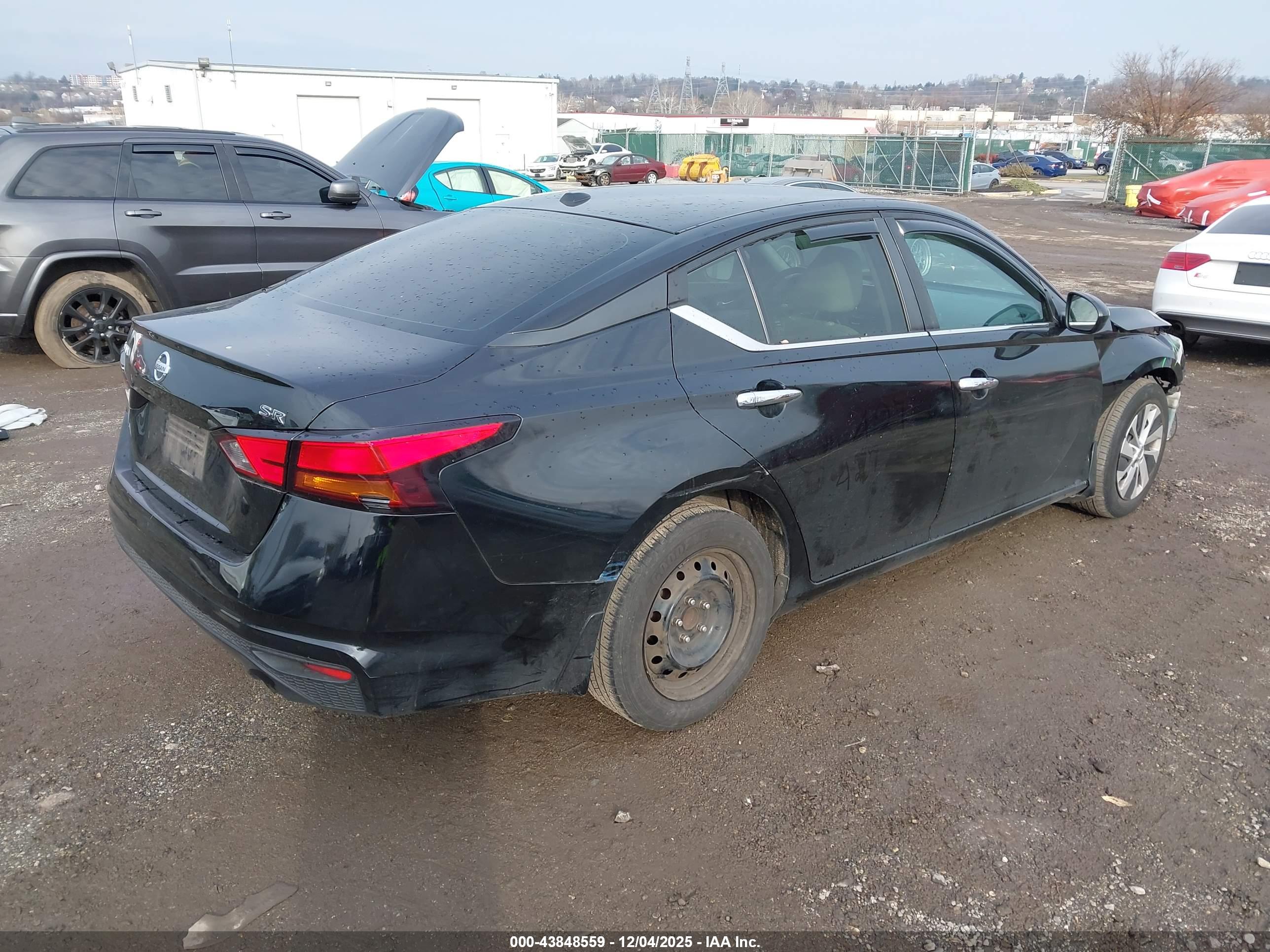 NISSAN ALTIMA image 4