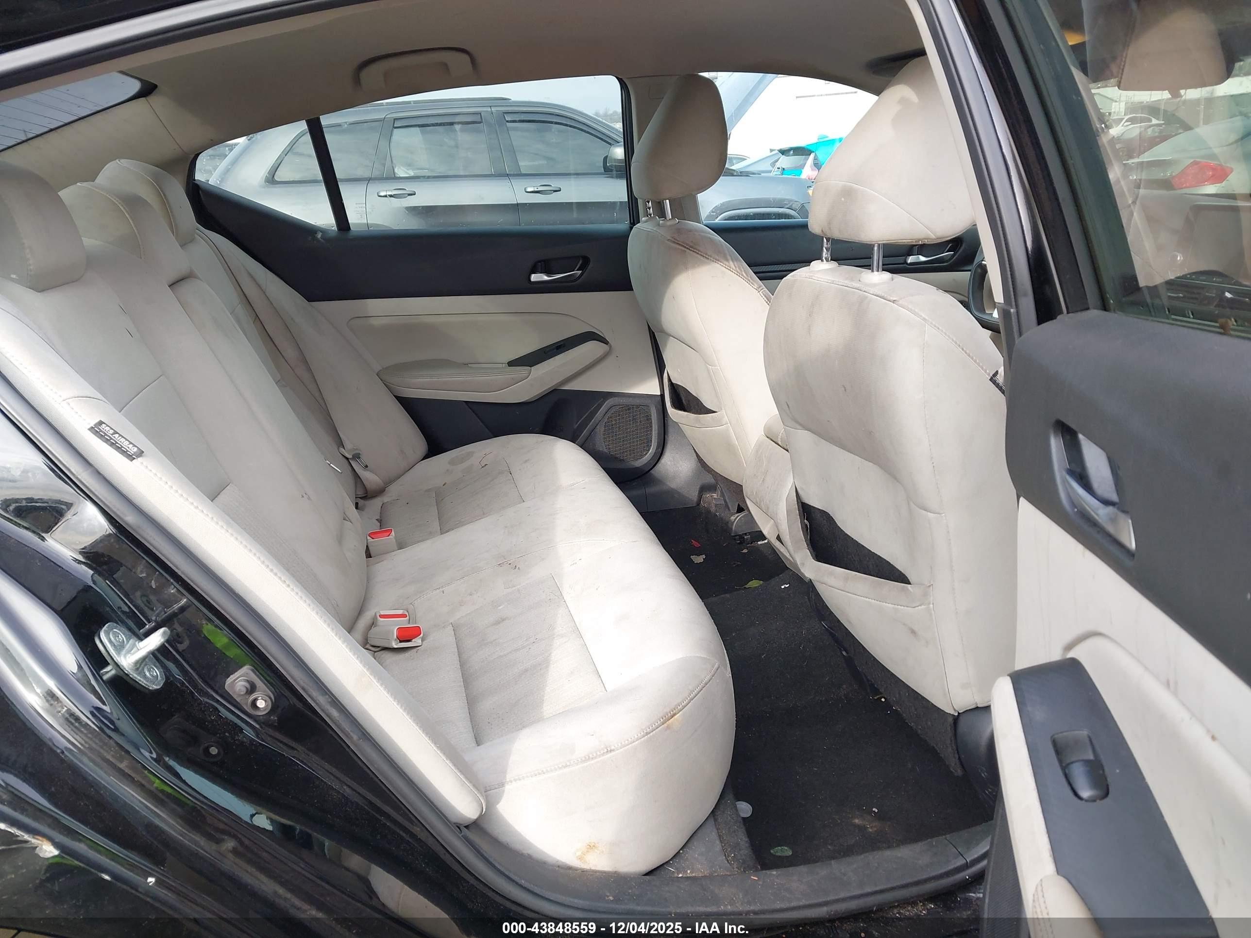 NISSAN ALTIMA image 8