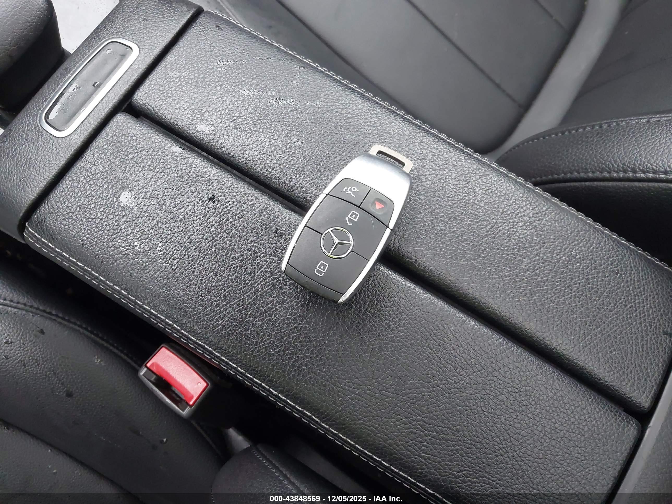 MERCEDES-BENZ GLB image 11