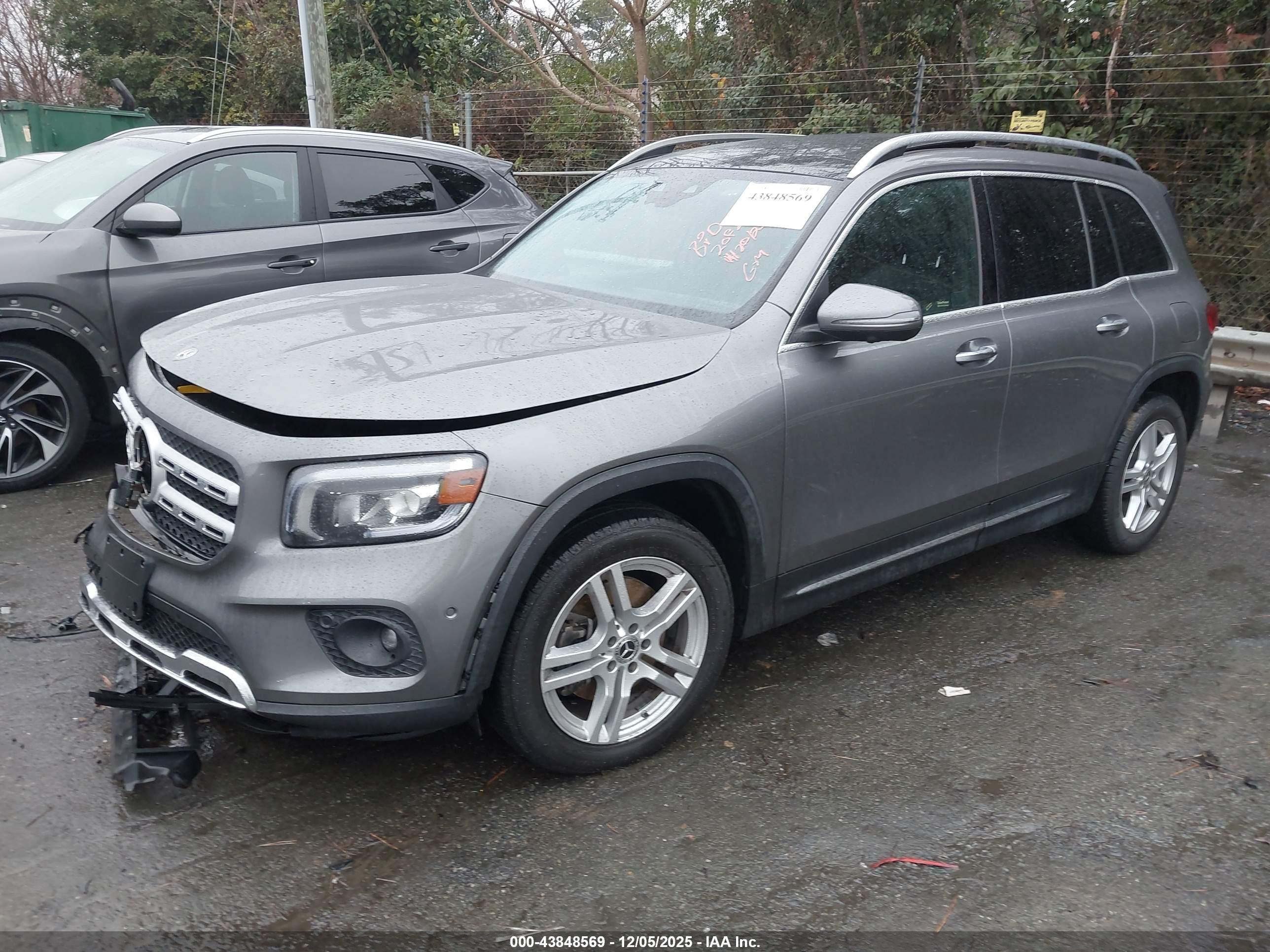 MERCEDES-BENZ GLB image 2