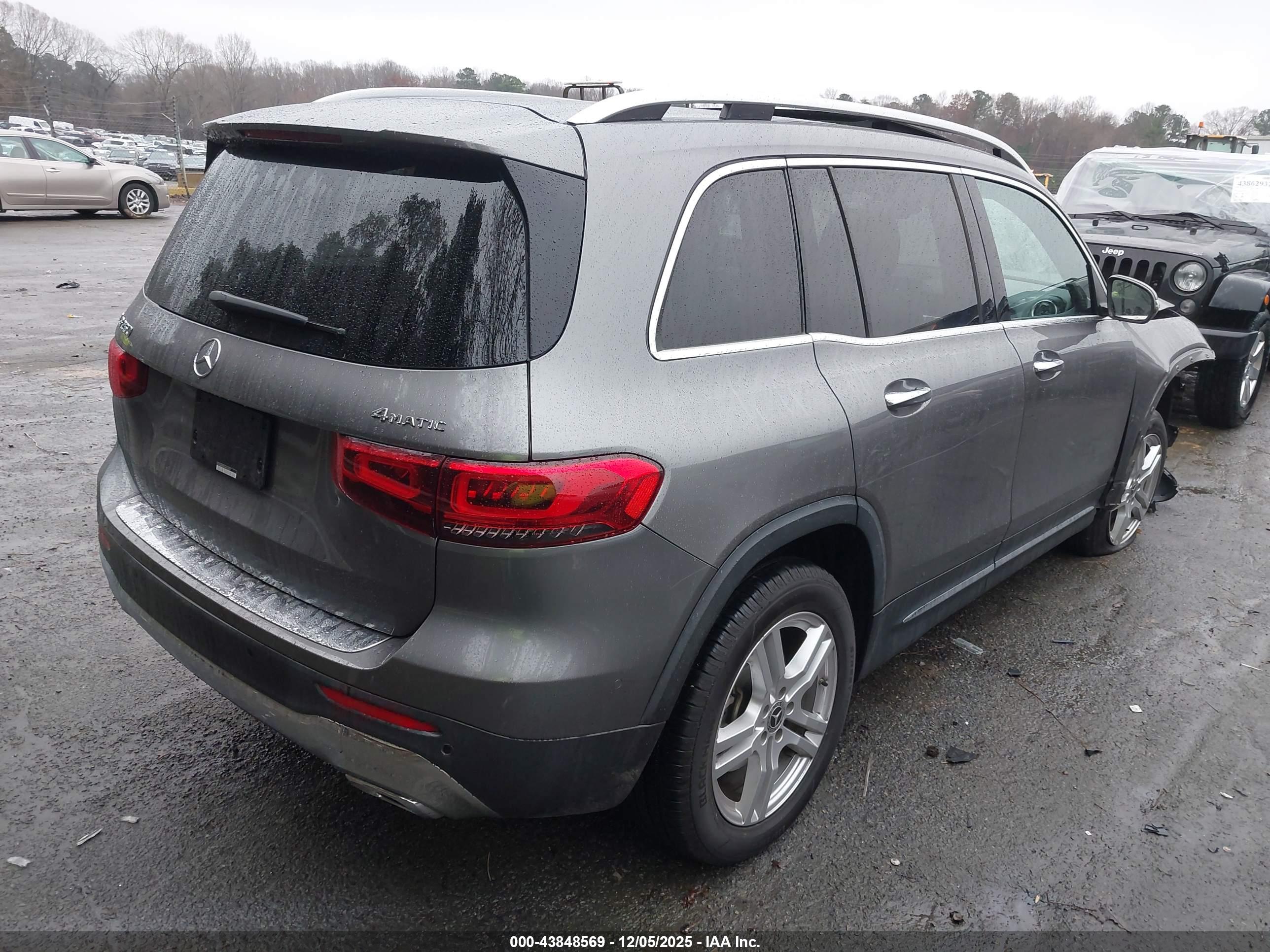 MERCEDES-BENZ GLB image 4