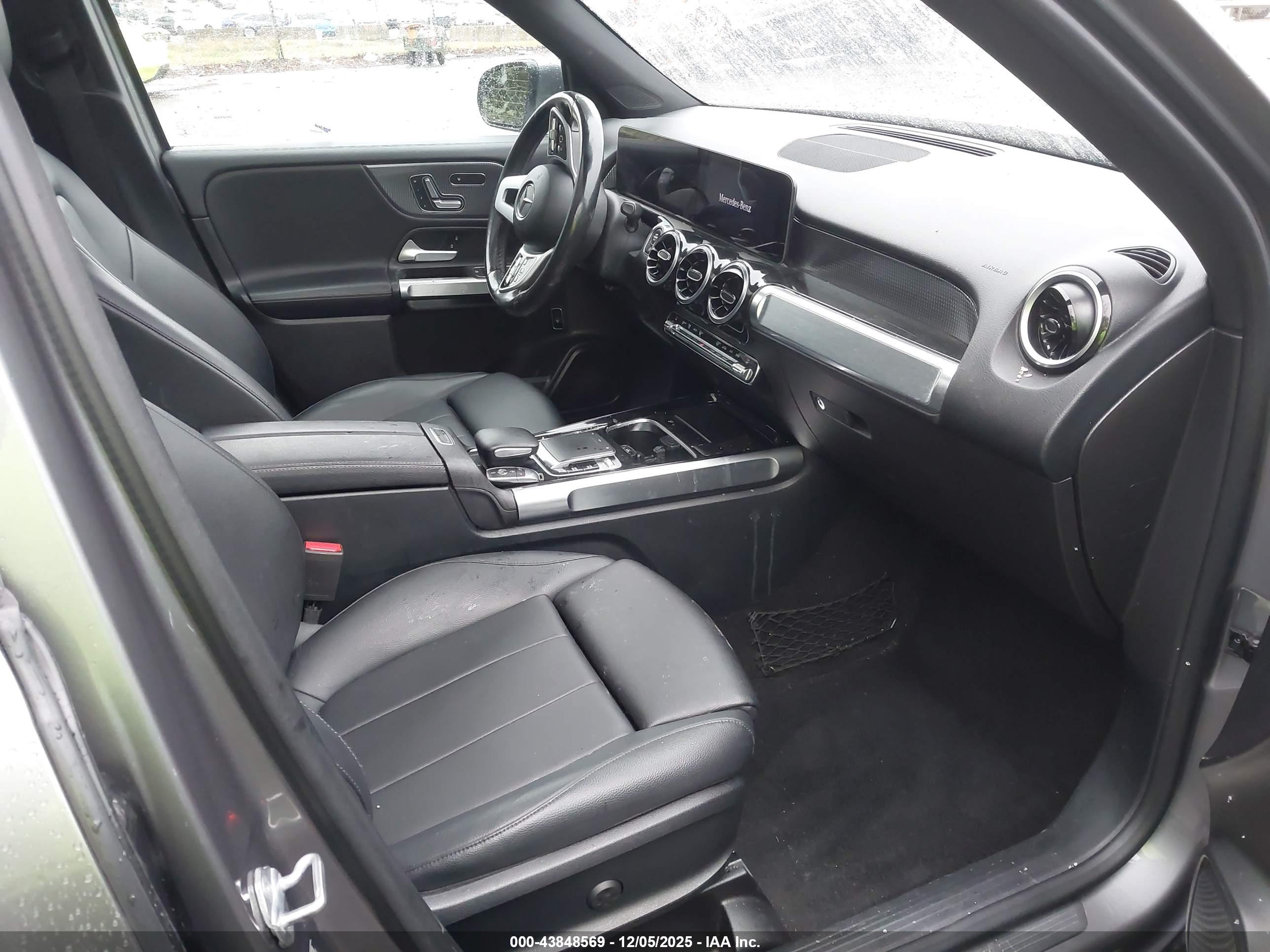MERCEDES-BENZ GLB image 5